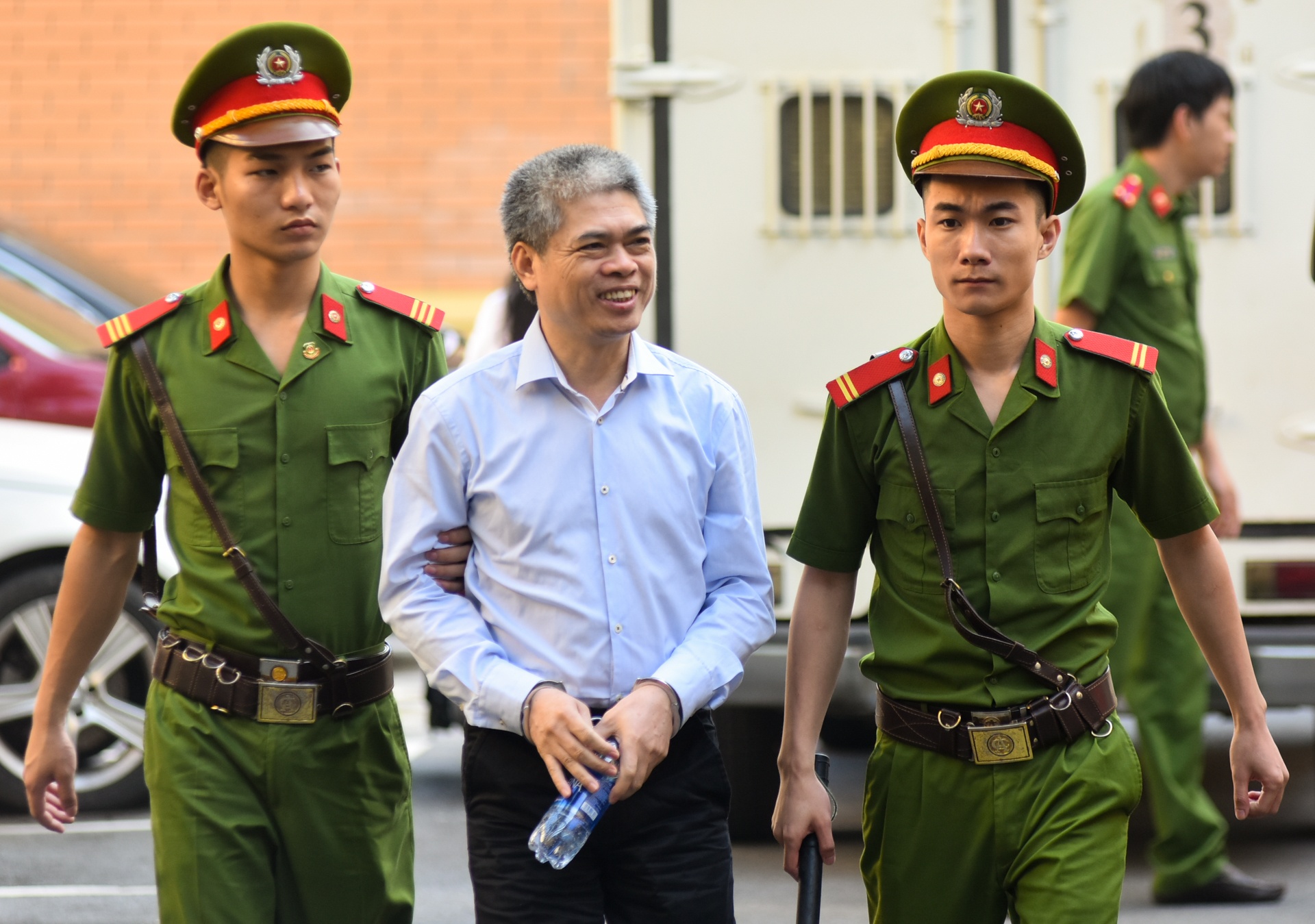 Nguyễn Xuân Sơn ảnh 2 Nguyen Xuan Son anh 2