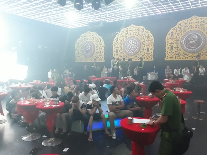 Hàng chục khách dương tính với ma túy  ảnh 1 Hang chuc khach duong tinh voi ma tuy anh 1