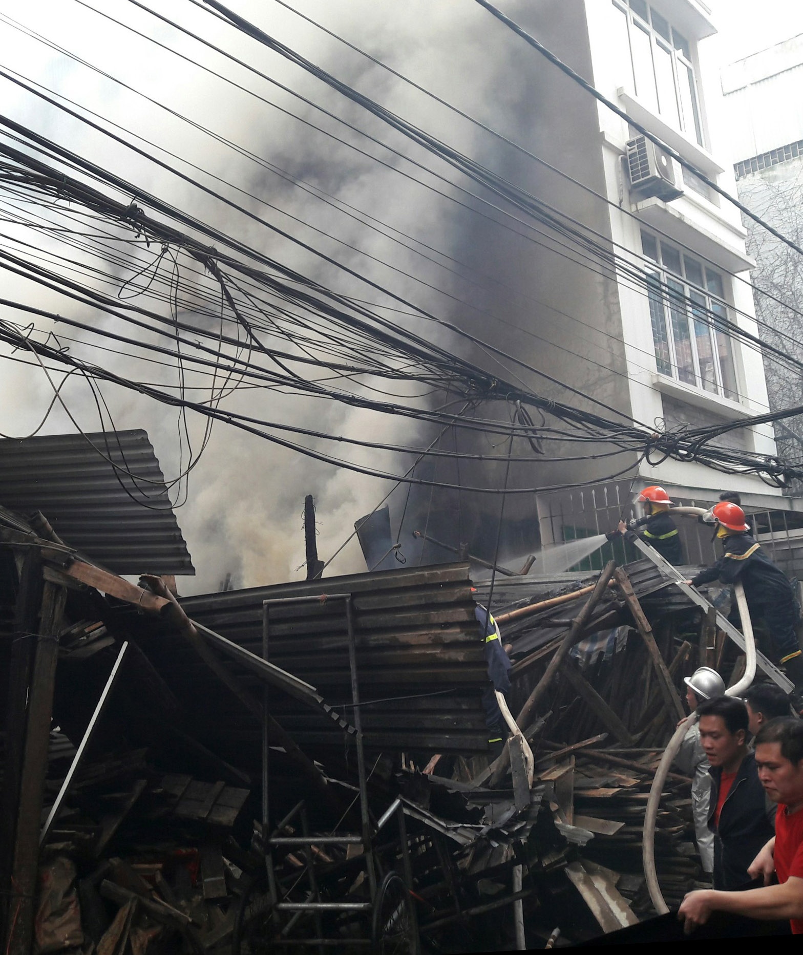 Chay xuong go chieu 30 Tet anh 1