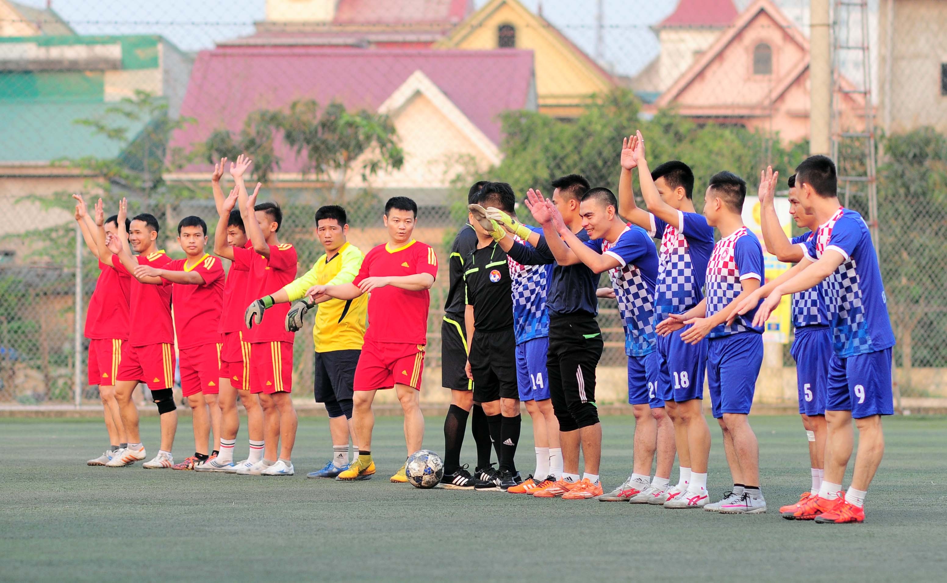 Van Quyen chan thuong anh 1