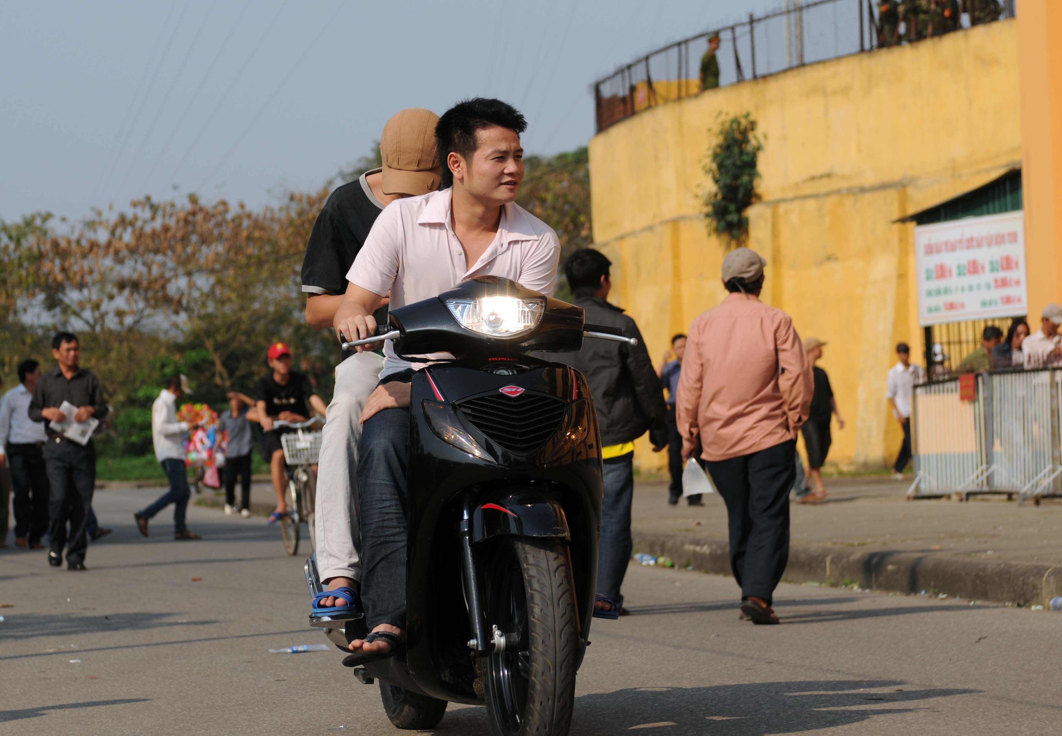 nhieu VDV bi tai nan giao thong anh 2