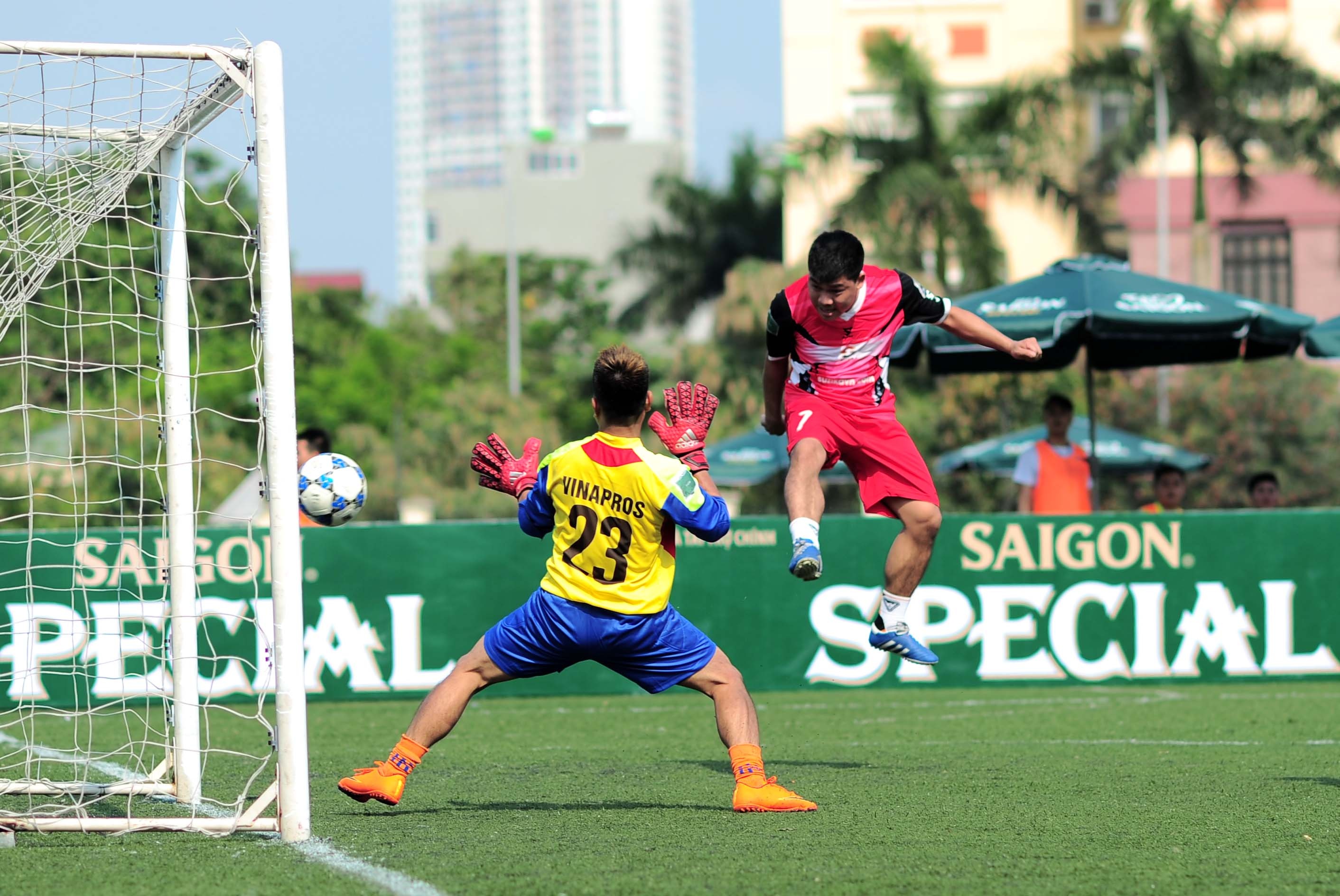 Văn Quyết chơi bóng đá phong trào ảnh 1 Van Quyet choi bong da phong trao anh 1