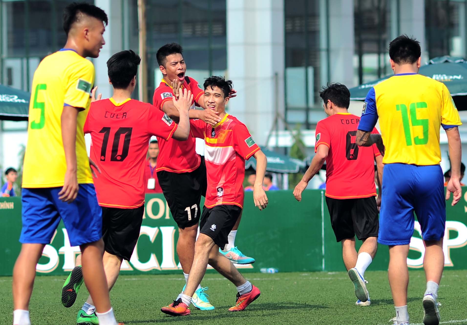 Văn Quyết chơi bóng đá phong trào ảnh 4 Van Quyet choi bong da phong trao anh 4