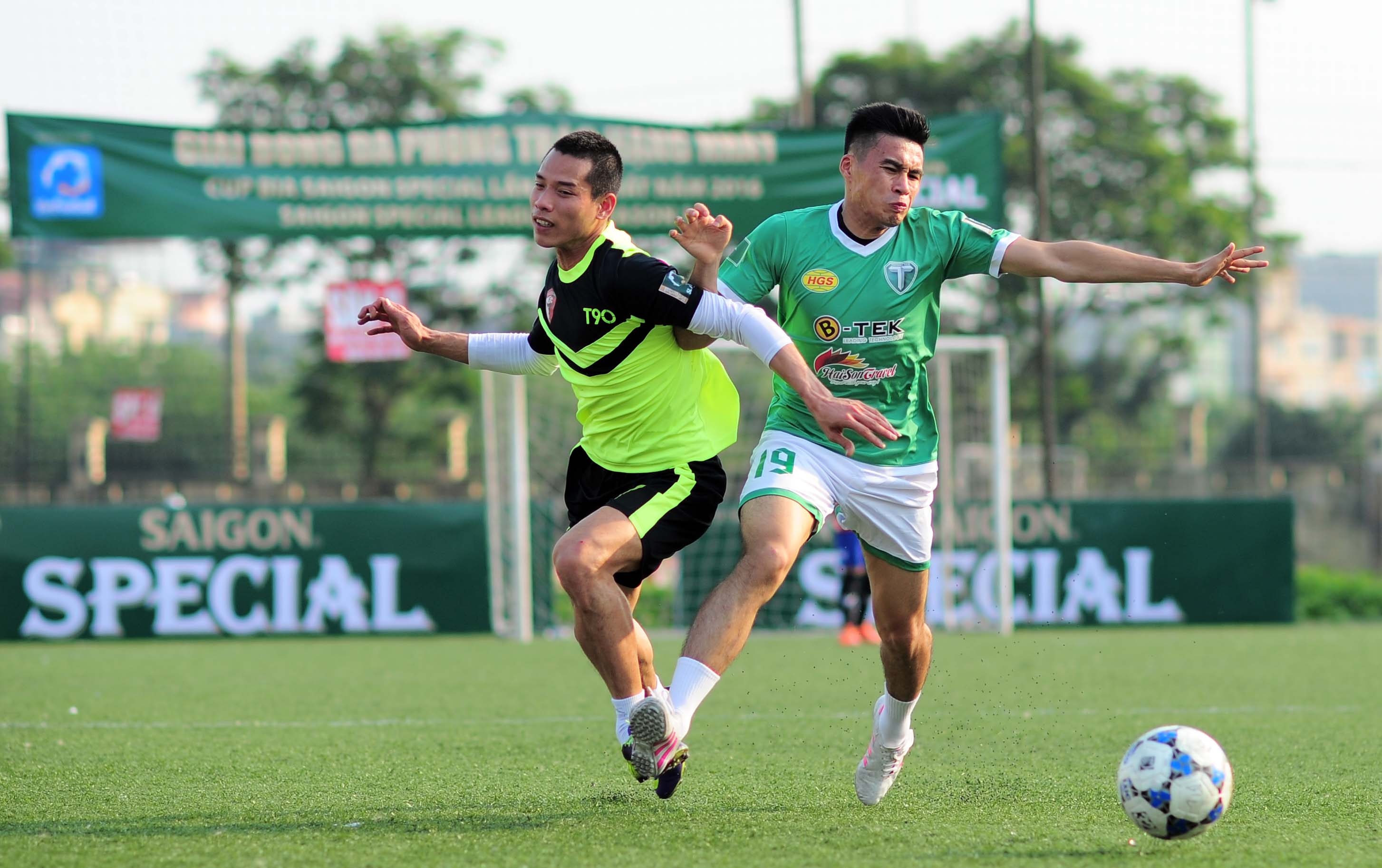 Văn Quyết chơi bóng đá phong trào ảnh 8 Van Quyet choi bong da phong trao anh 8