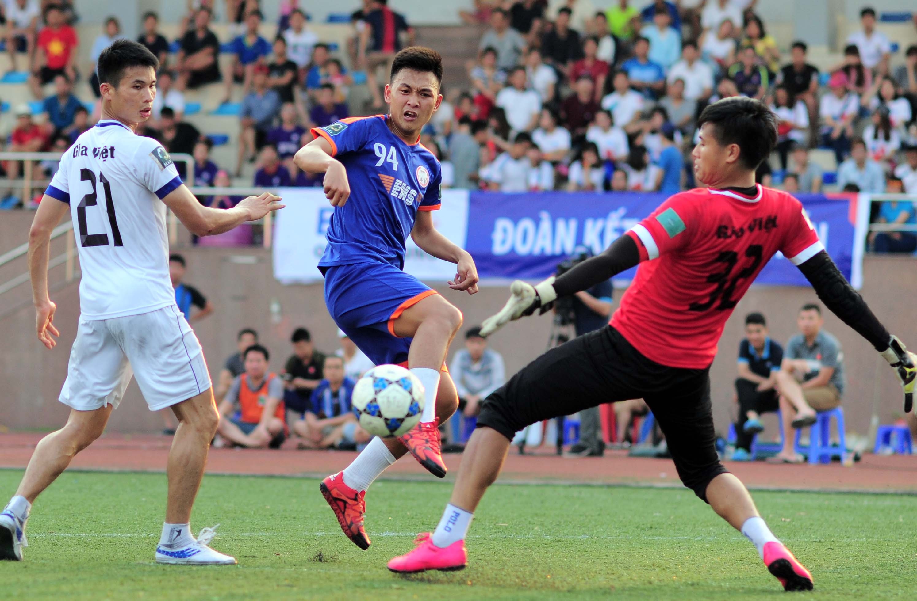 Văn Quyết chơi bóng đá phong trào ảnh 6 Van Quyet choi bong da phong trao anh 6