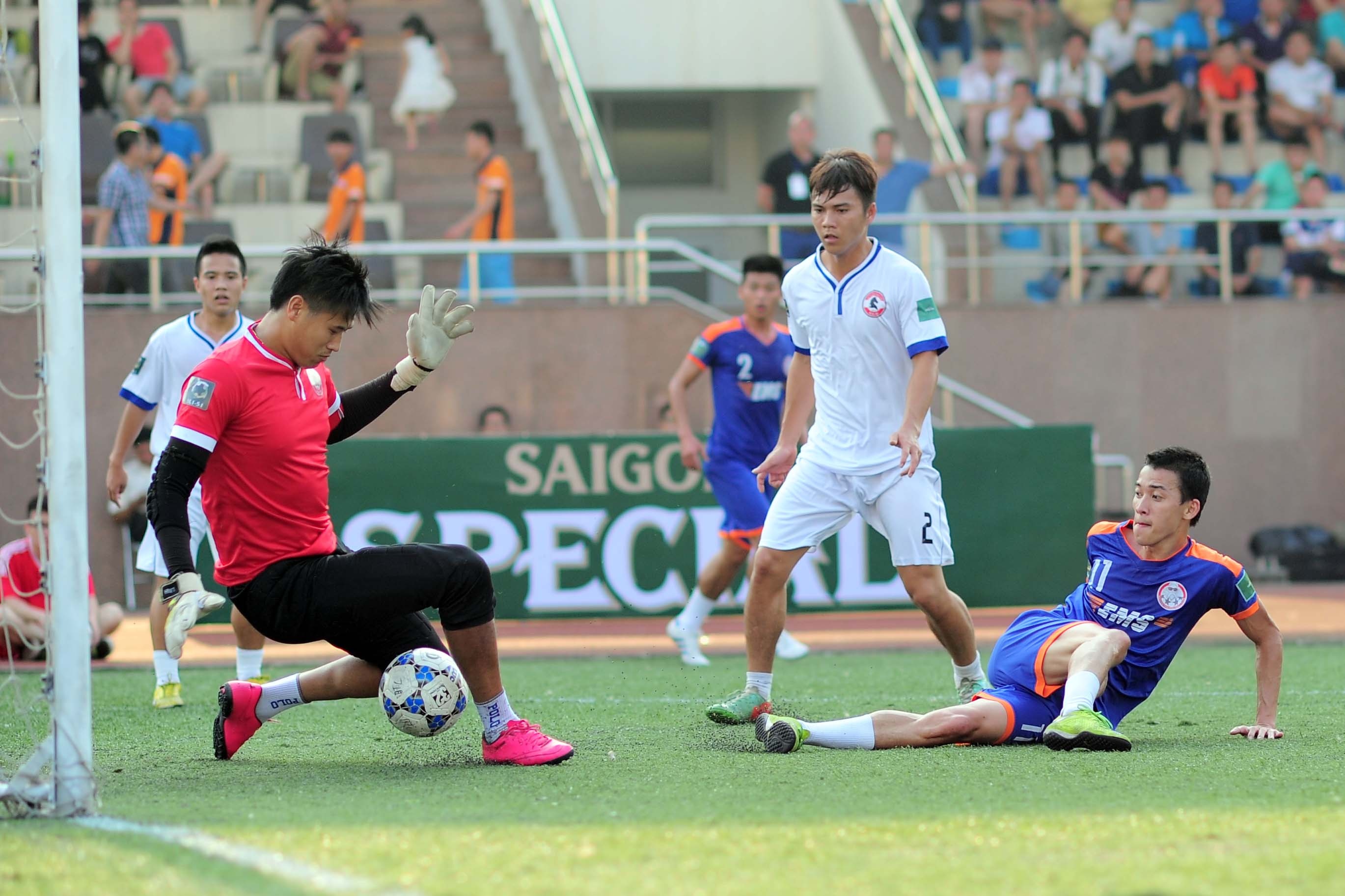 cầu thủ Ninh Bình bán độ về đá phủi ảnh 3 cau thu Ninh Binh ban do ve da phui anh 3