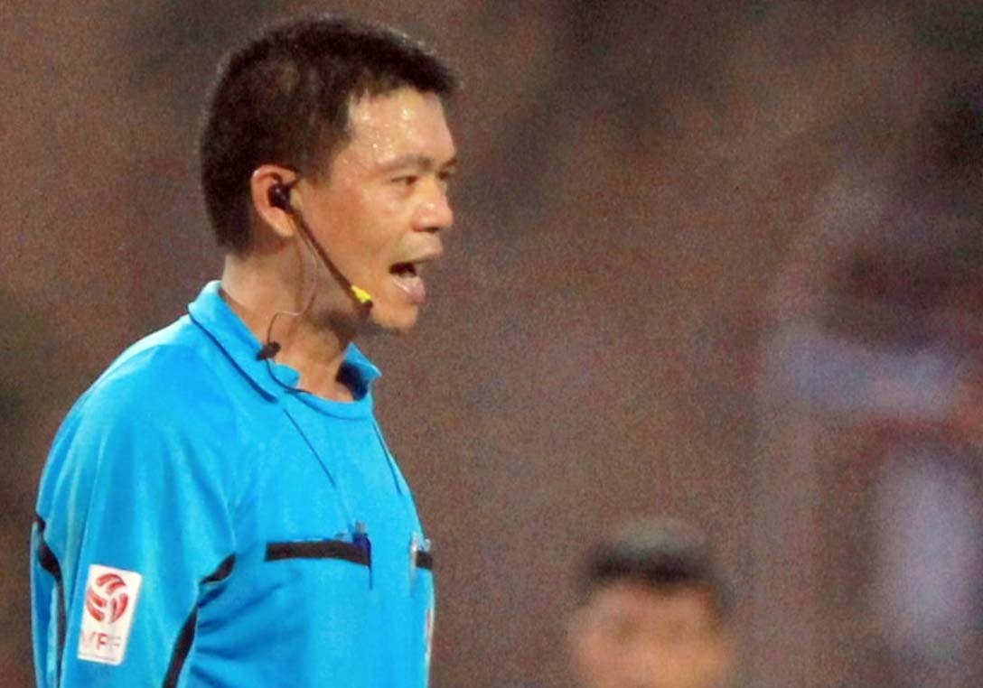 trọng tài V.League mắc lỗi thô thiển ảnh 1 trong tai V.League mac loi tho thien anh 1