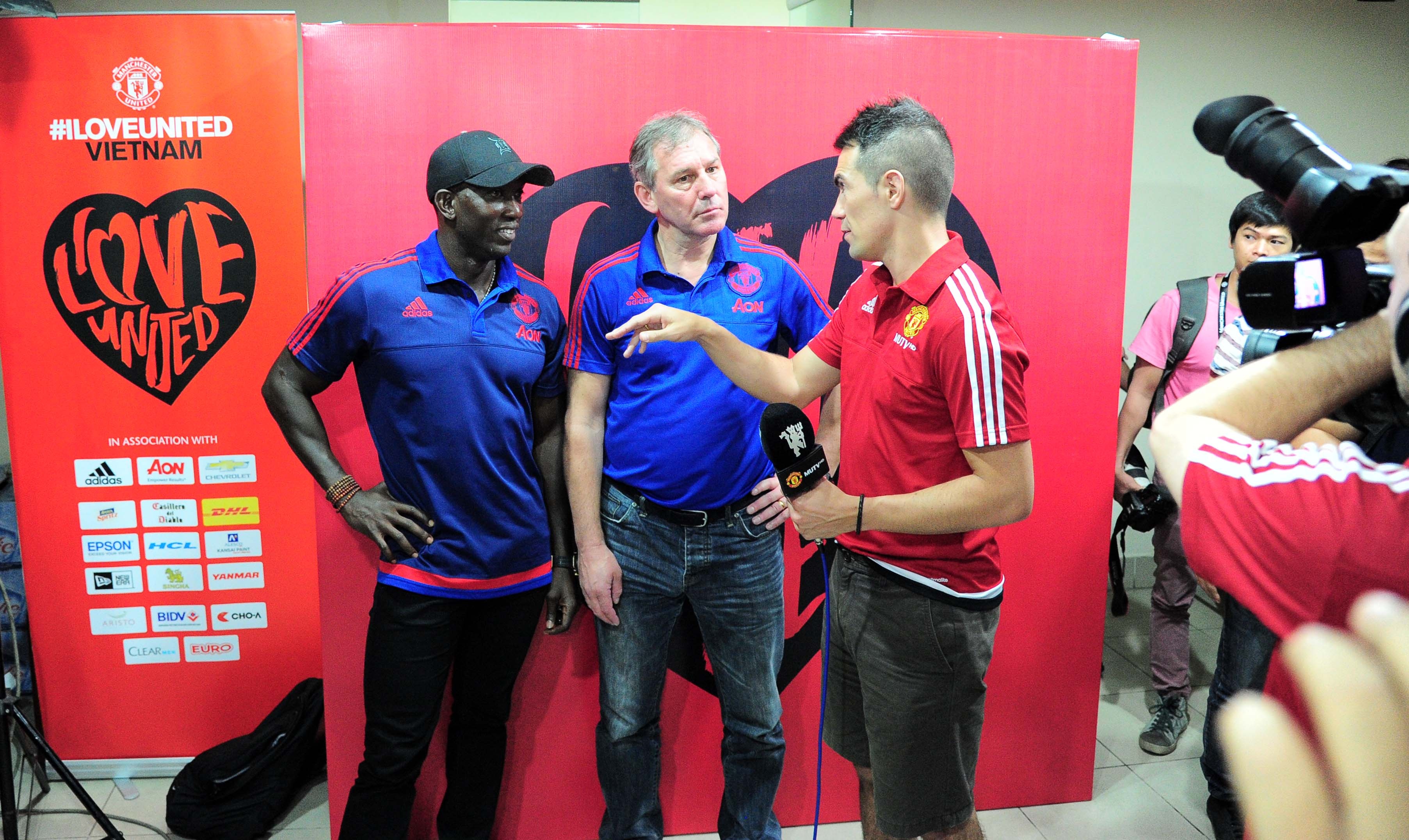 Cuu cau thu MU den Viet Nam anh 3