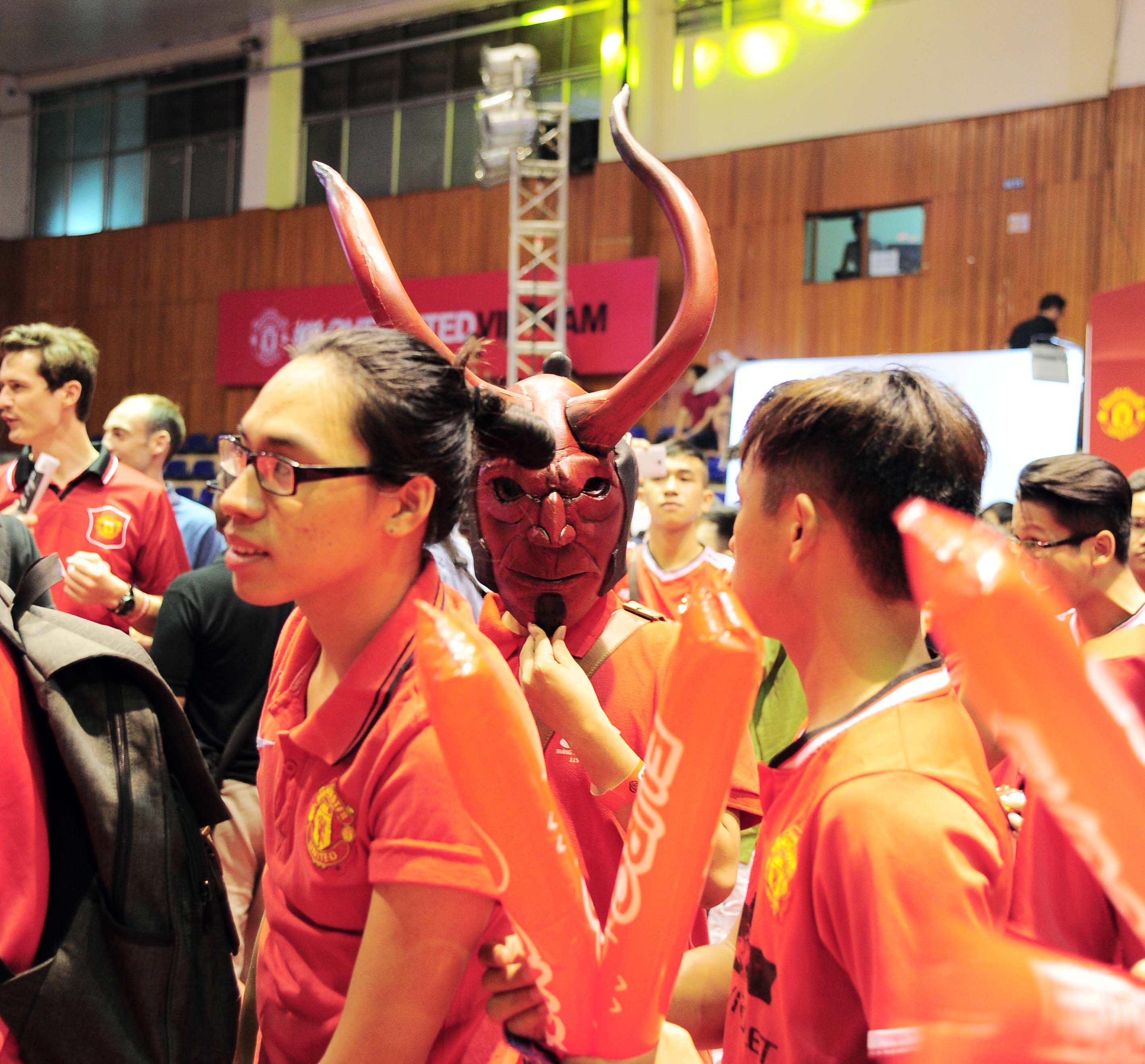 Cuu cau thu MU den Viet Nam anh 4