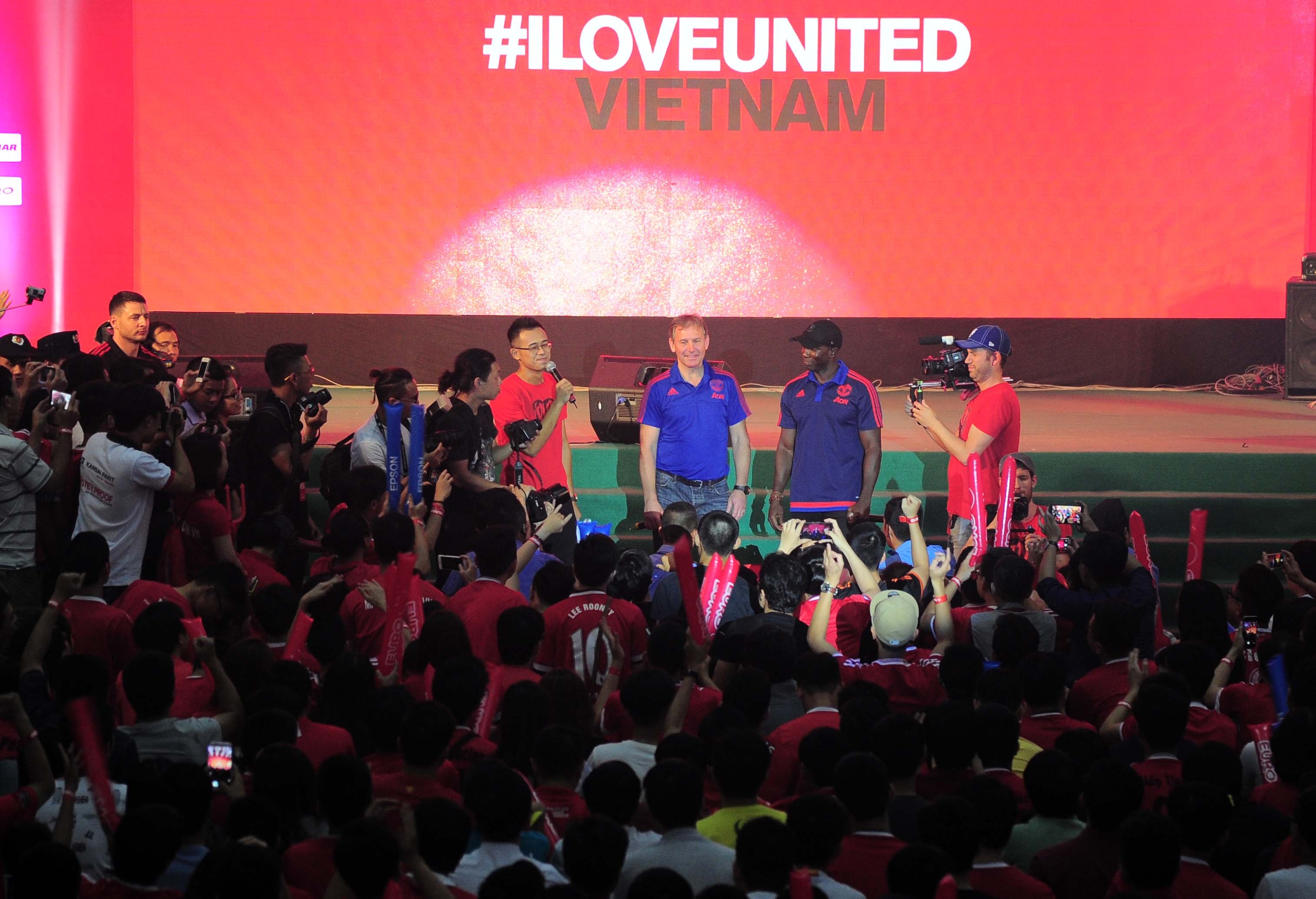 Cuu cau thu MU den Viet Nam anh 7