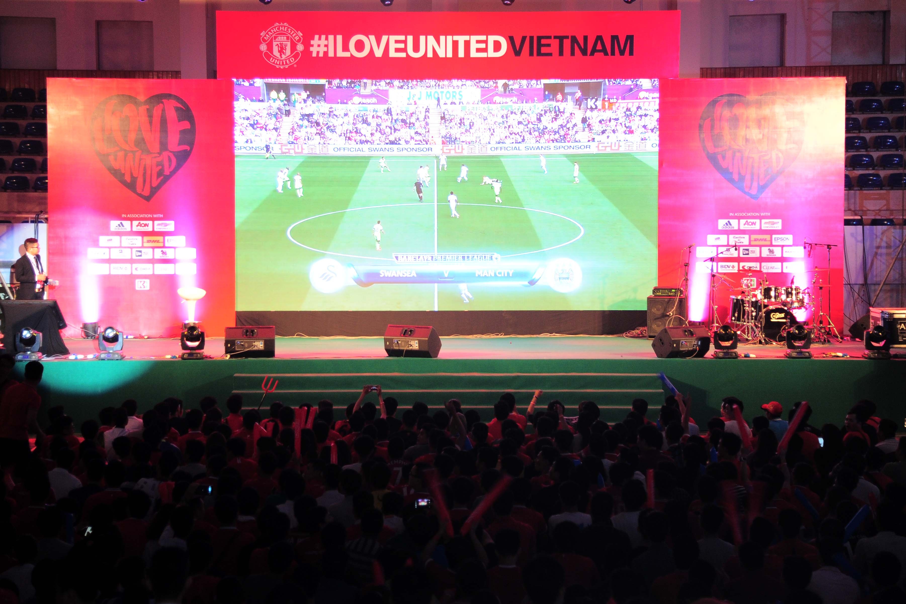 Cuu cau thu MU den Viet Nam anh 8