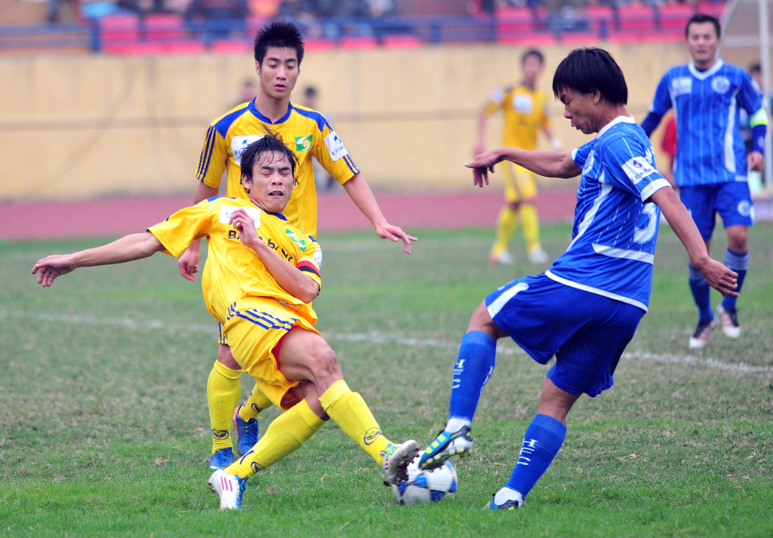 cầu thủ gãy chân ảnh 1 cau thu gay chan anh 1