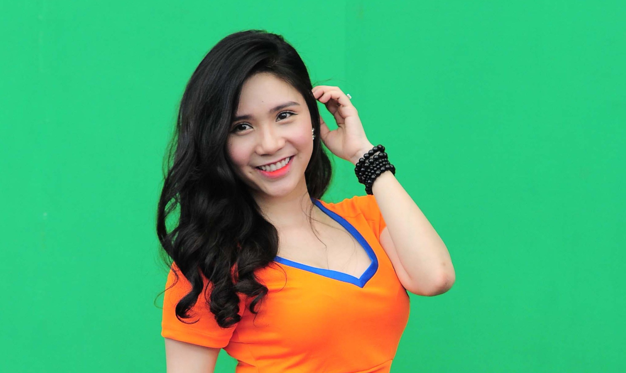 Ban gai ca si Quang Le ‘nong cung EURO 2016’ hinh anh