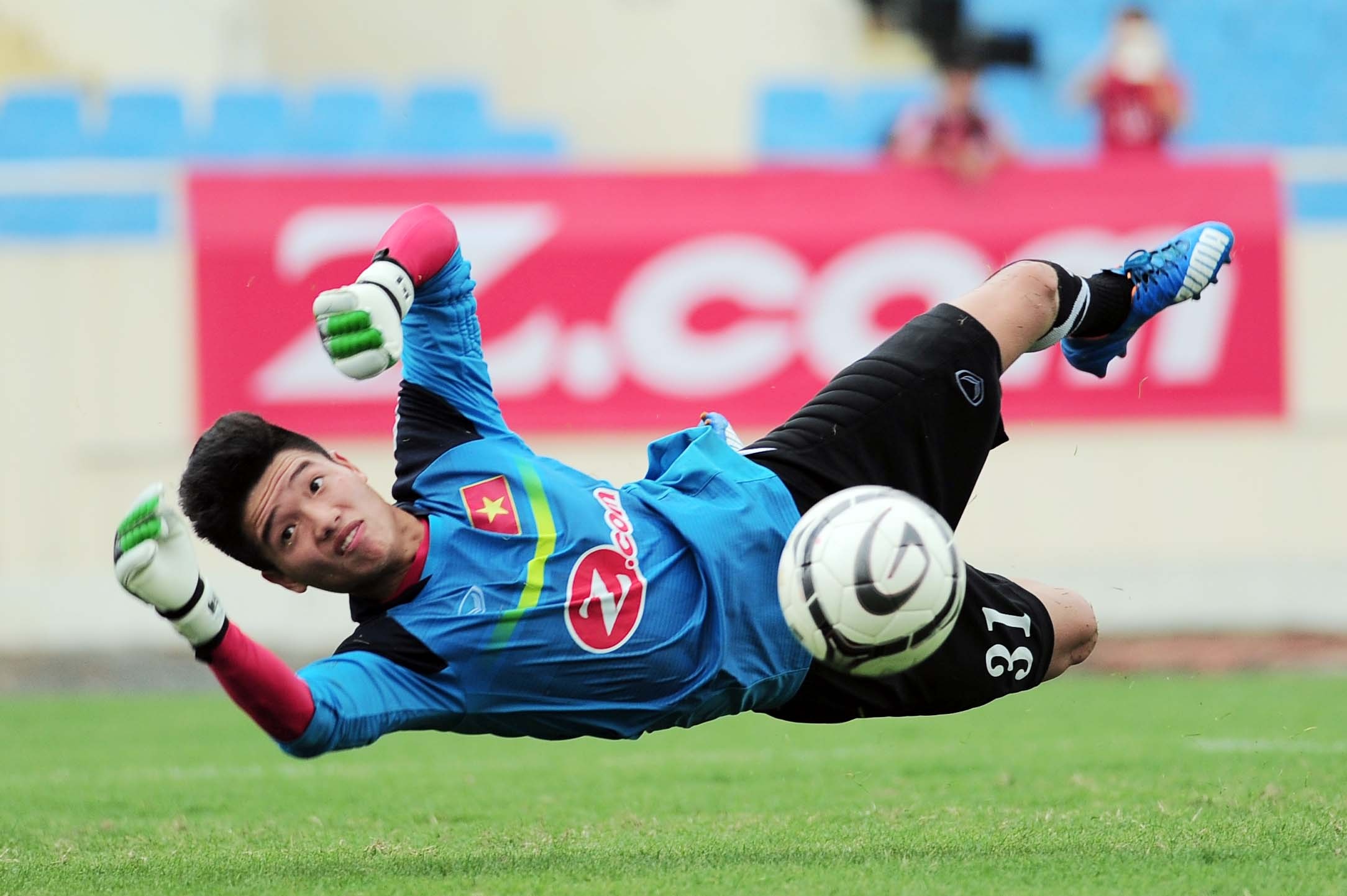 Ngay lam viec cat luc cua cac thu mon DTVN hinh anh