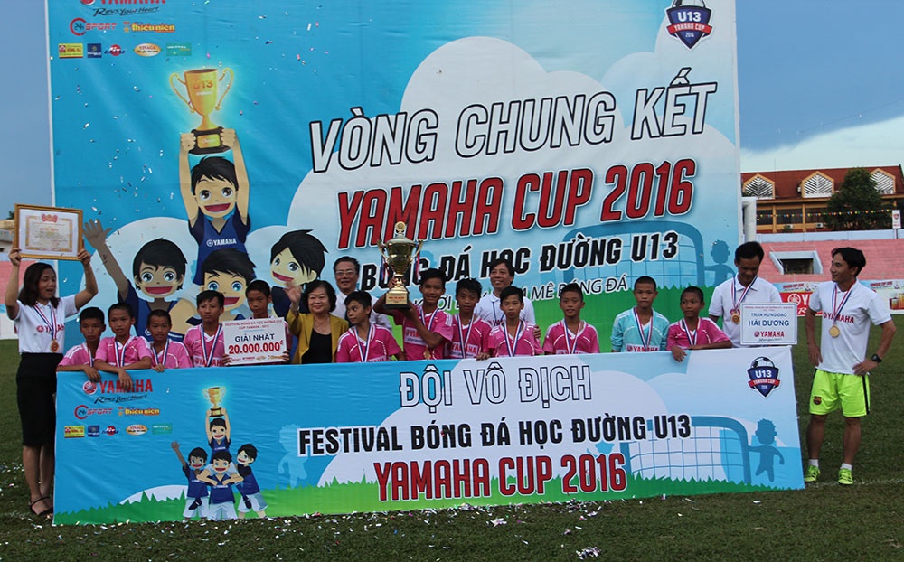 Dan em Van Toan vo dich U13 anh 1