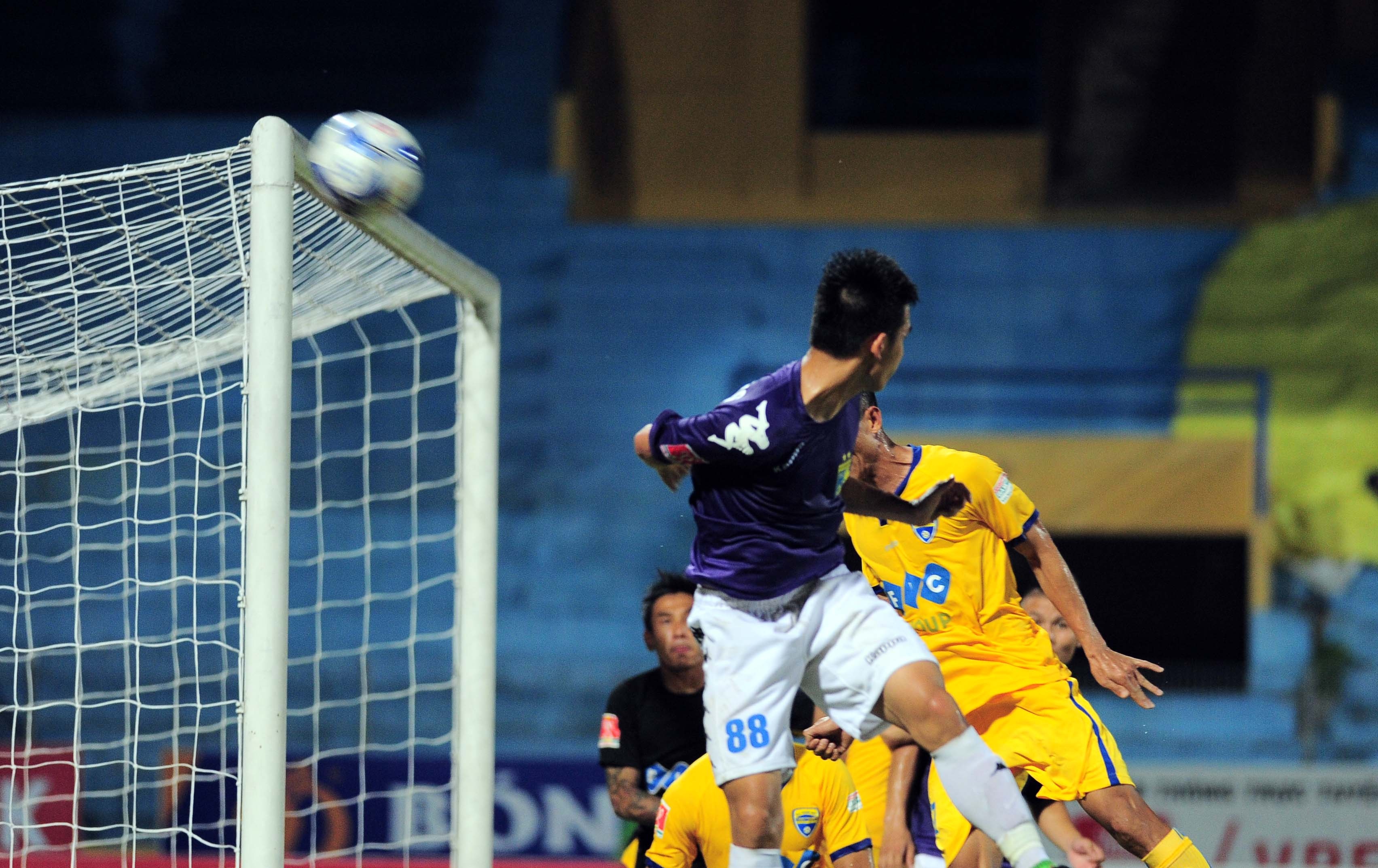 Văn Quyết ghi bàn đẳng cấp ảnh 3 Van Quyet ghi ban dang cap anh 3