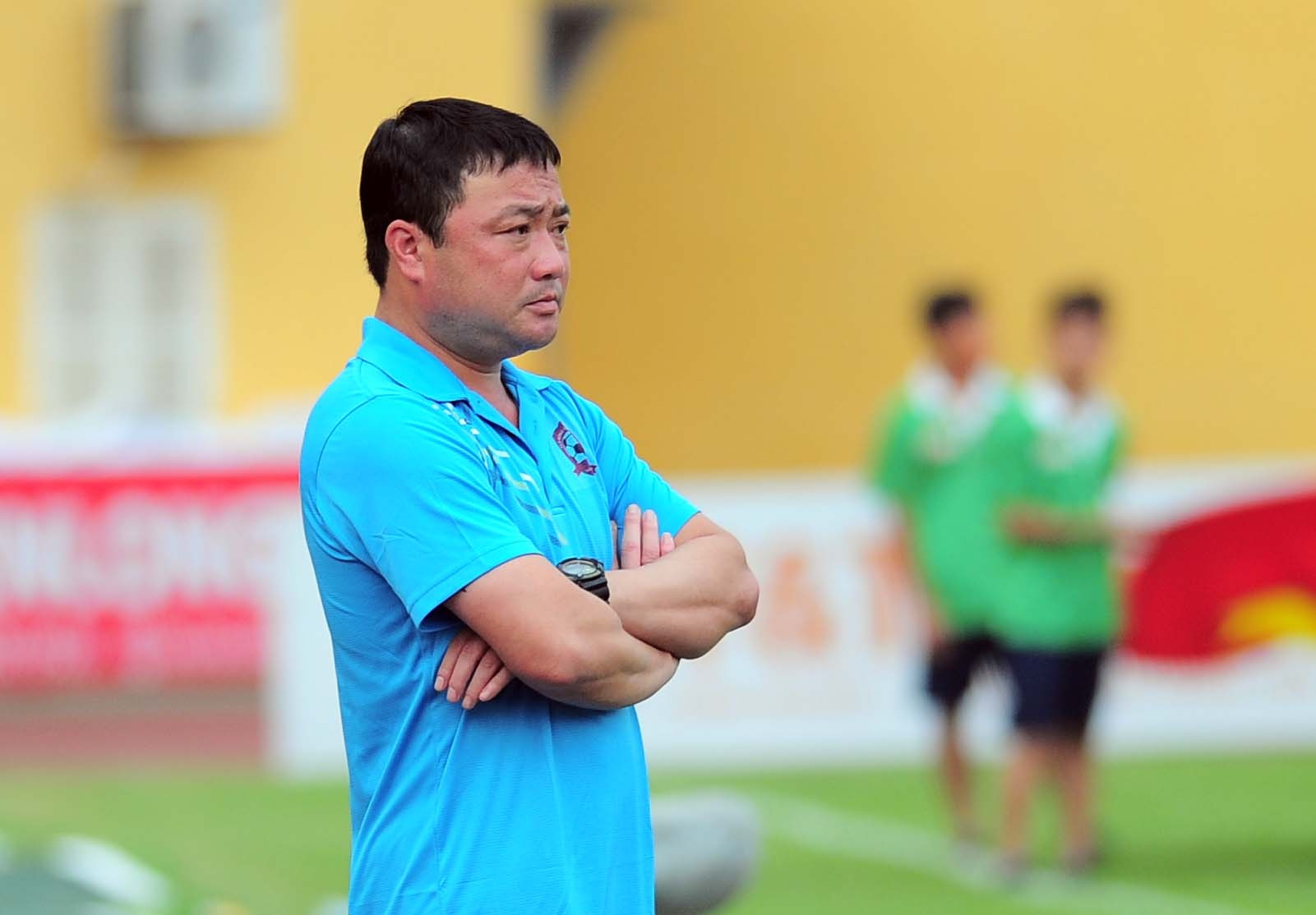 cầu thủ phản ứng trọng tài ảnh 2 cau thu phan ung trong tai anh 2