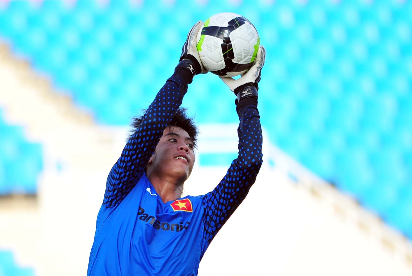 Buu Ngoc: 'Toi bun run vi gay chan thuong cho Duy Long' hinh anh