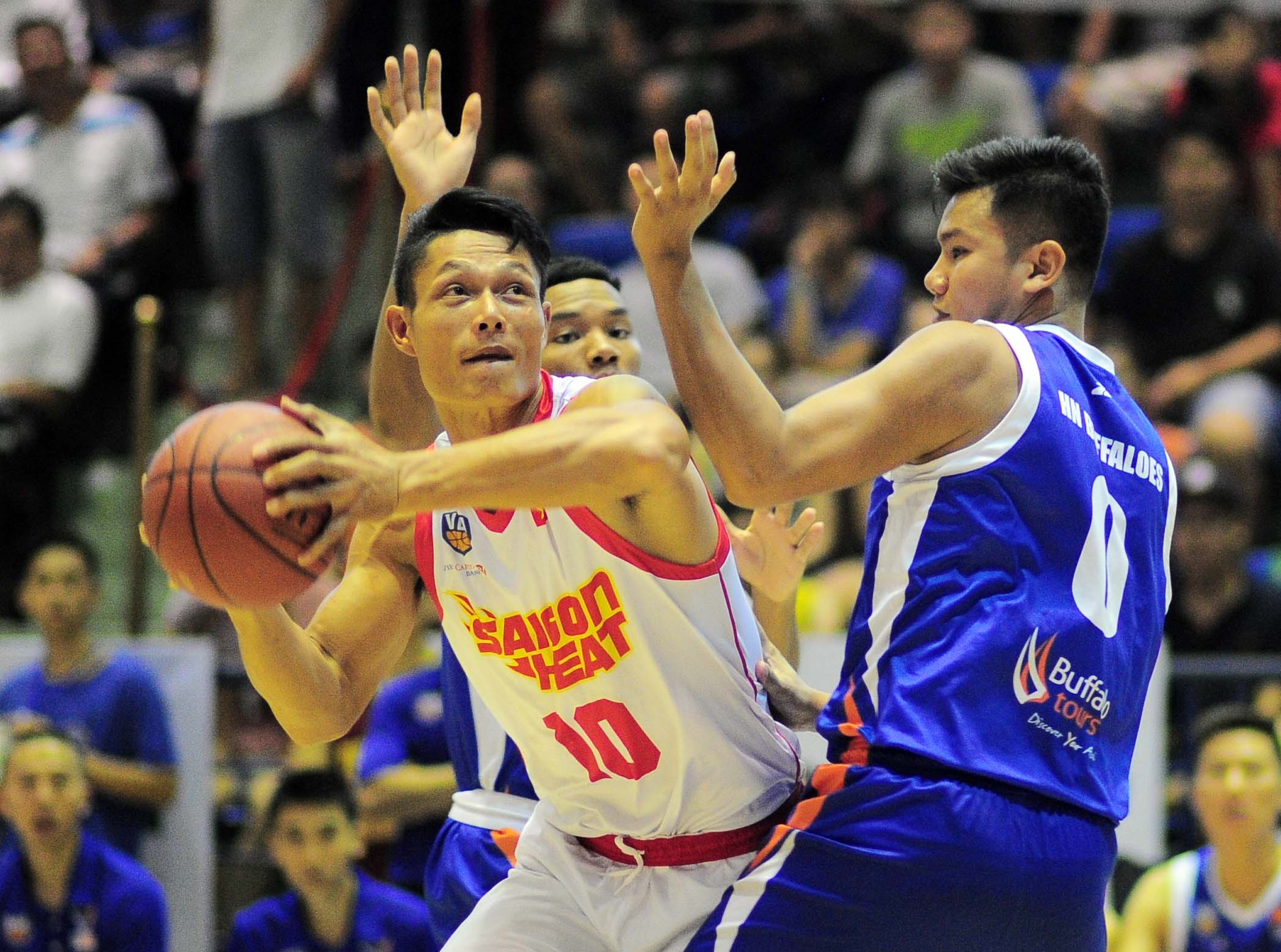 Saigon Heat thua nguoc Hanoi Buffaloes ngay khai mac VBA hinh anh