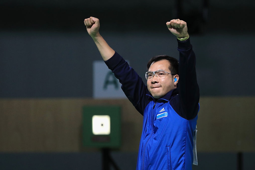 Hoang Xuan Vinh duoc thuong lon anh 2