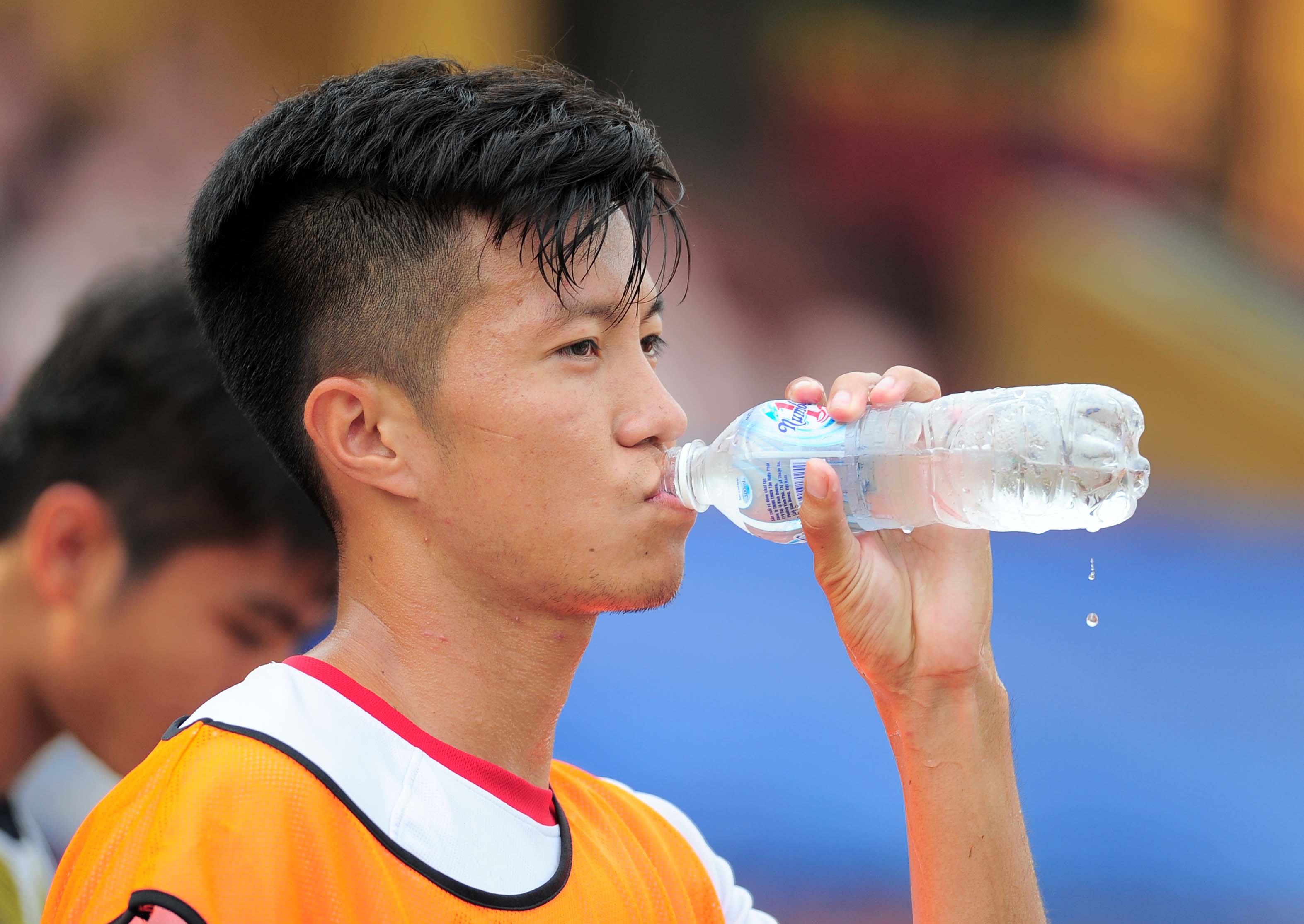 Hau due The Cong vat suc cho thang hang V.League hinh anh