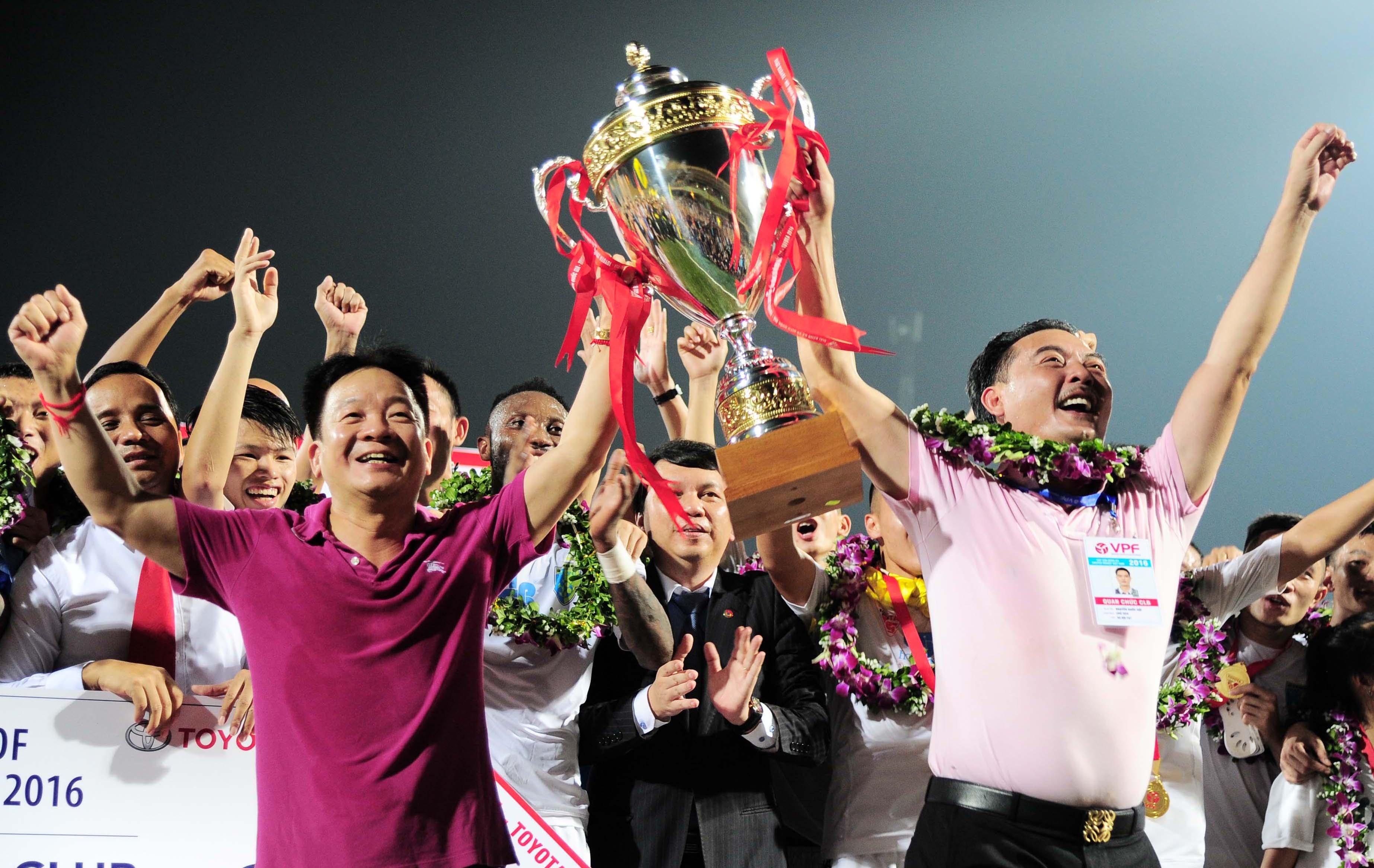 Ha Noi T&T dang quang nghet tho V.League 2016 hinh anh