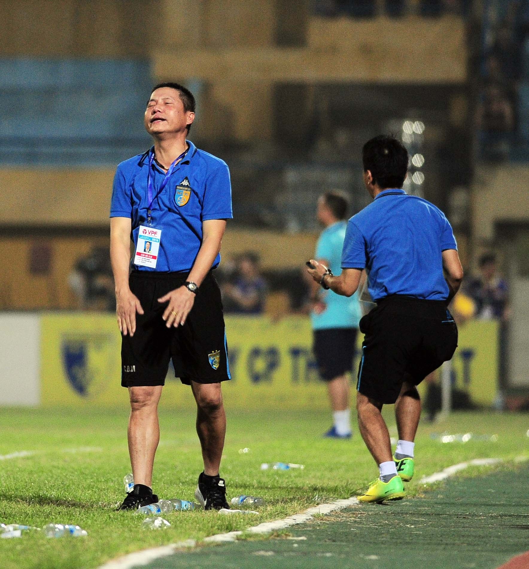 HLV Chu Đình Nghiêm vô địch V.League ảnh 2 HLV Chu Dinh Nghiem vo dich V.League anh 2