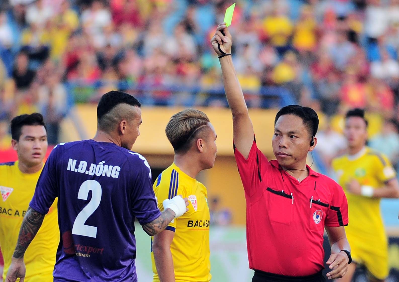 Trong tai xuat sac V.League: Meo nho lai bat duoc chuot hinh anh