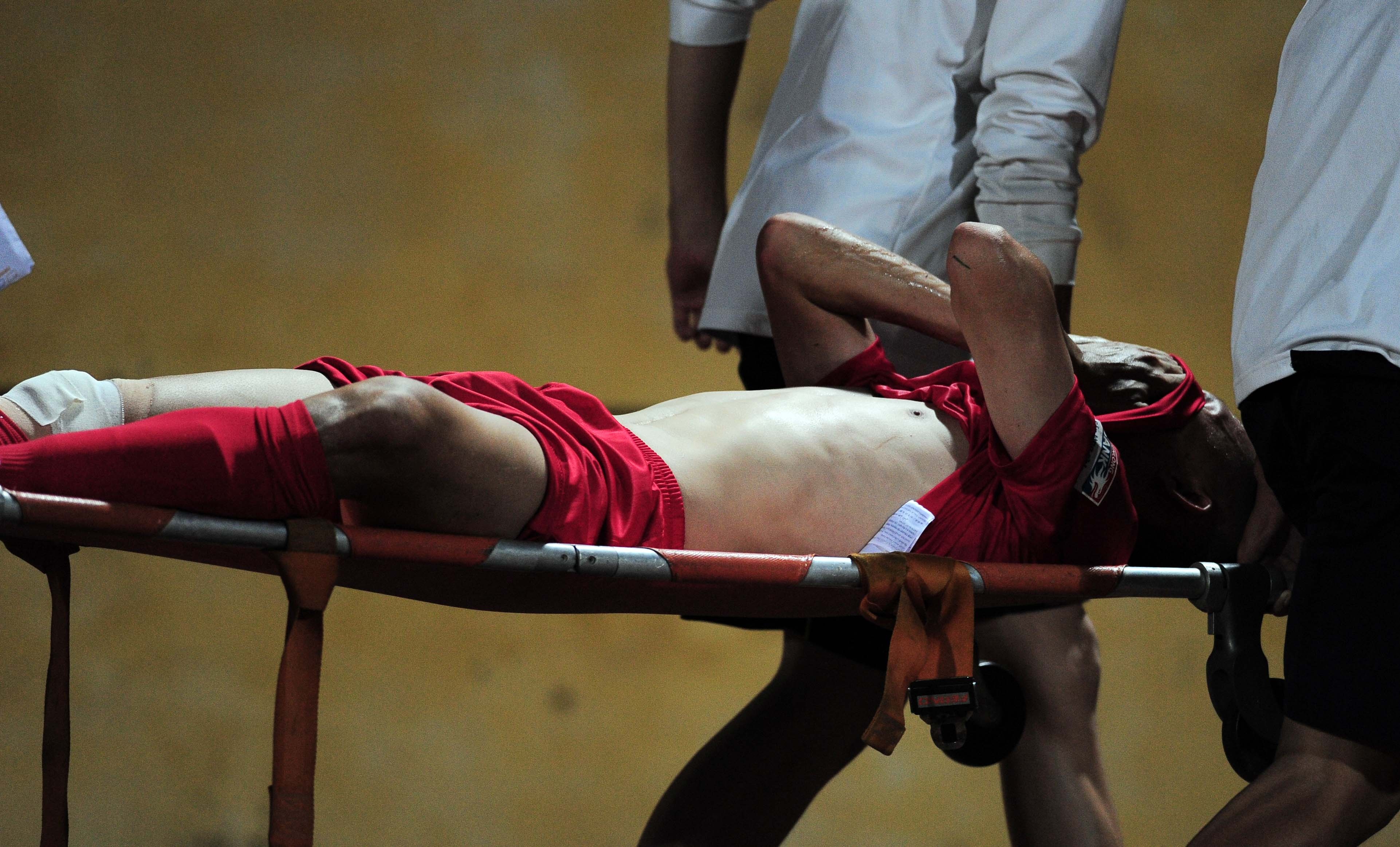 Xuân Tú chấn thương nặng ảnh 2 Xuan Tu chan thuong nang anh 2