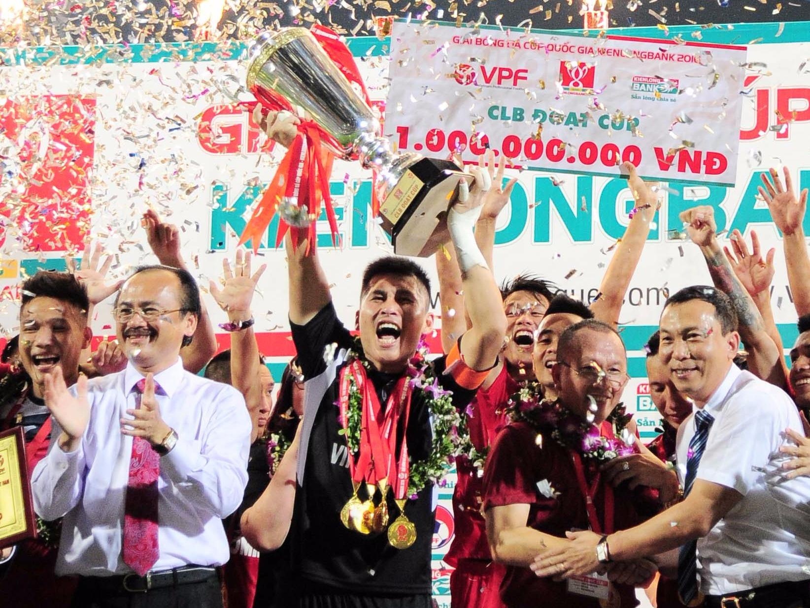 Quang Ninh vuot qua Ha Noi T&T doat Cup Quoc gia 2016 hinh anh