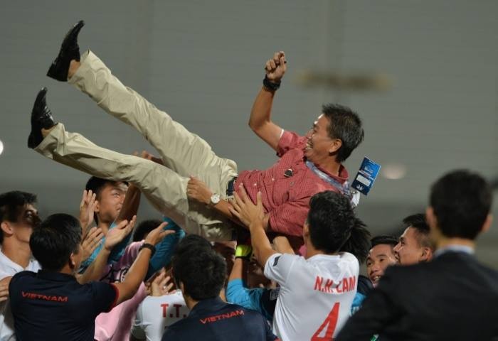 U19 Viet Nam nhan thuong hon mot ty dong hinh anh