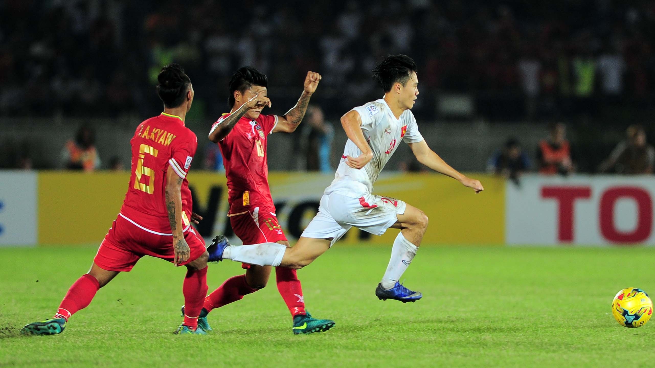 Công Phượng khó thoát kiếp dự bị ảnh 2 Cong Phuong kho thoat kiep du bi anh 2