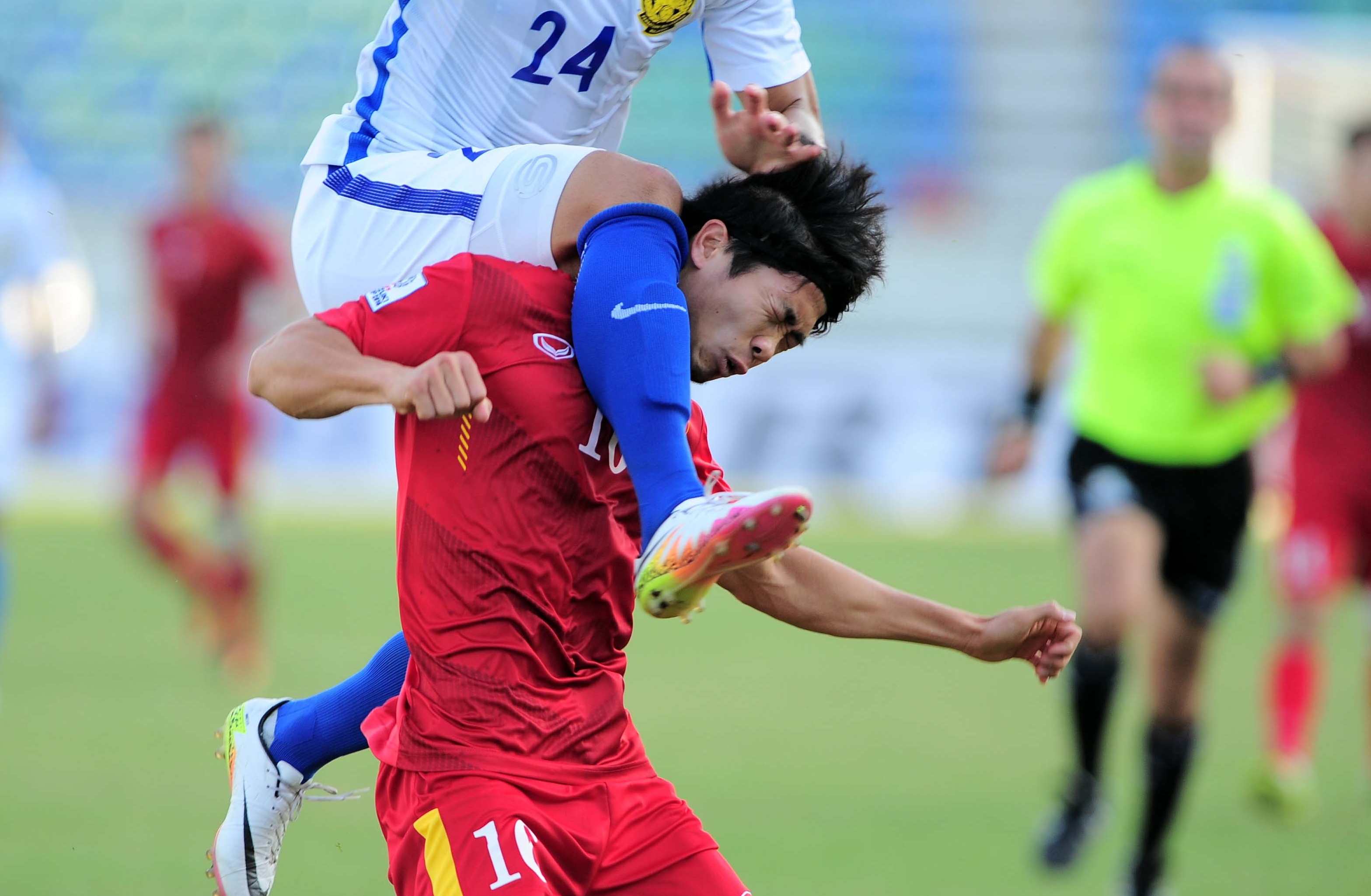 Tuyen Viet Nam thang Malaysia trong tran cau bam dap hinh anh