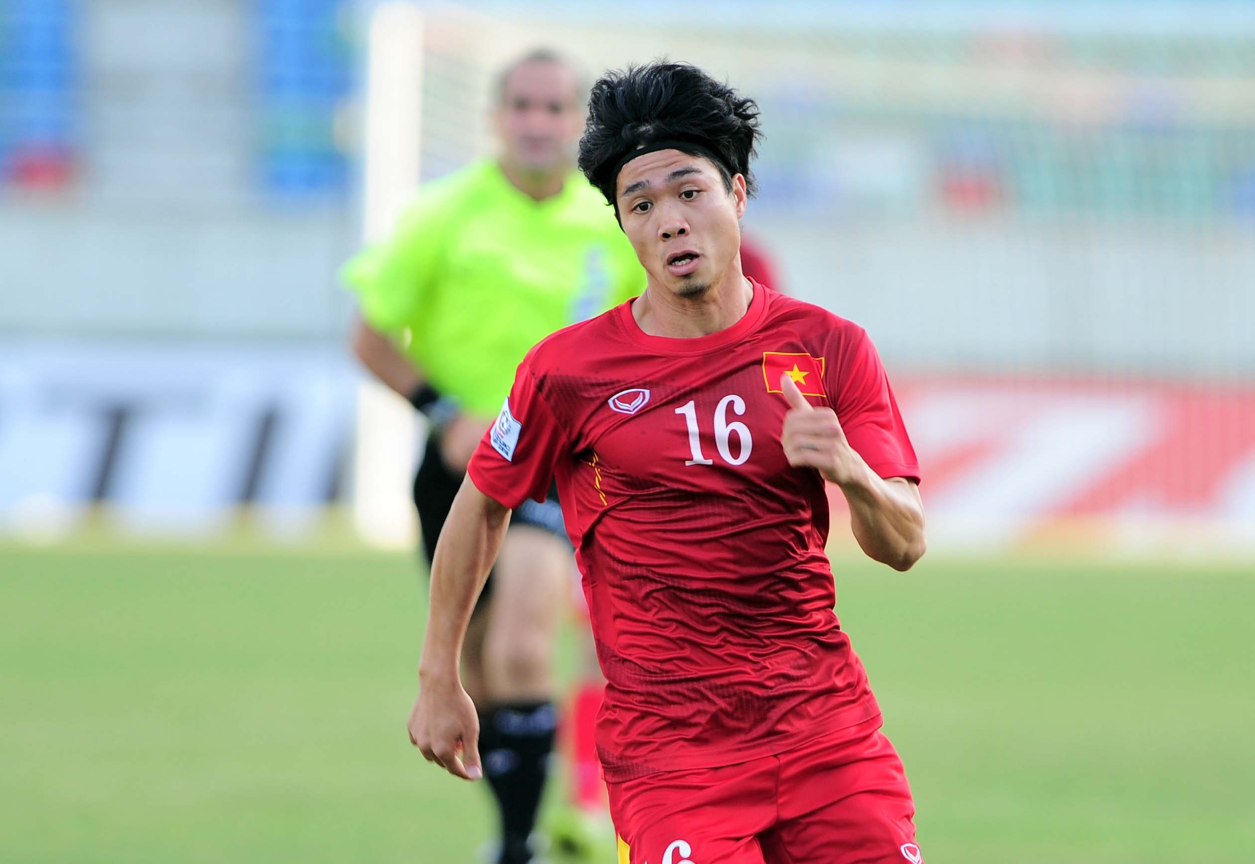 Tuyen Viet Nam vs Campuchia: Cong Phuong, Van Toan tai ngo hinh anh