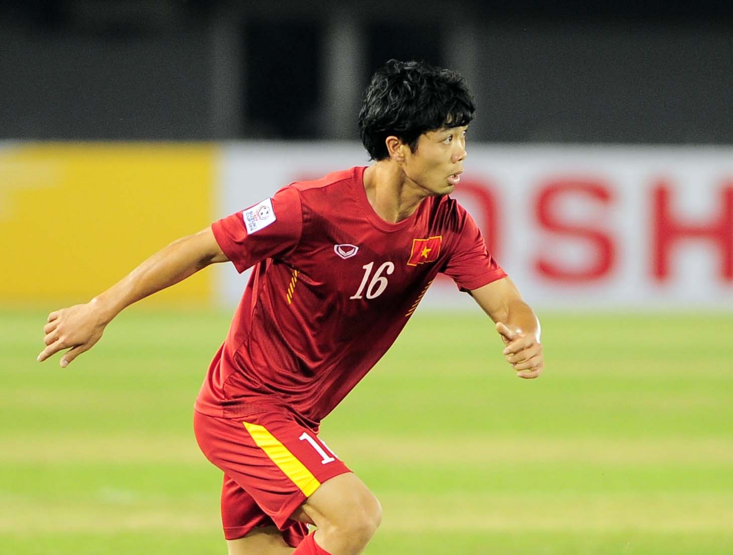 Khi Cong Phuong bi day vao vai ‘hinh nhan the mang’ hinh anh