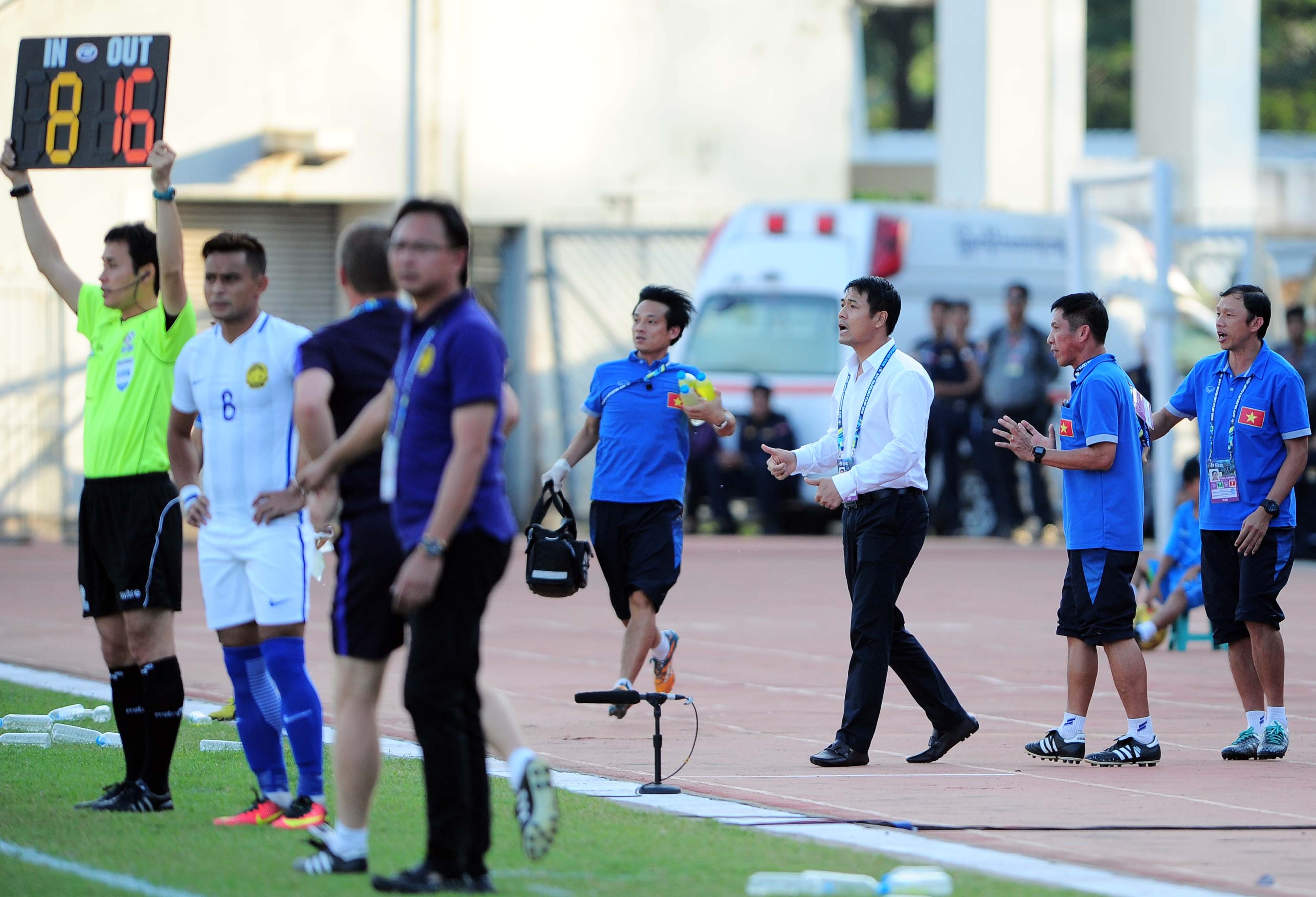 Viet Nam toan thang vao ban ket anh 9