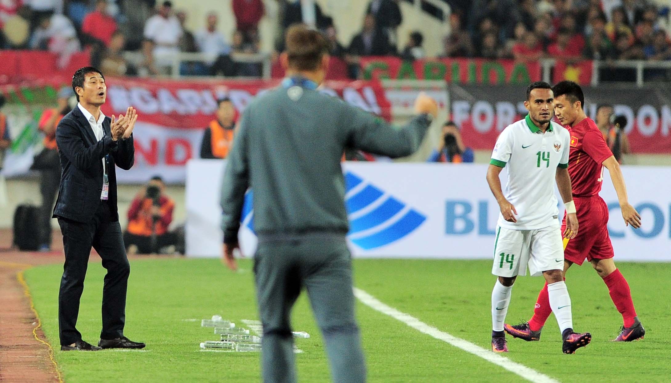 Huu Thang khong bat tay Van Toan anh 3