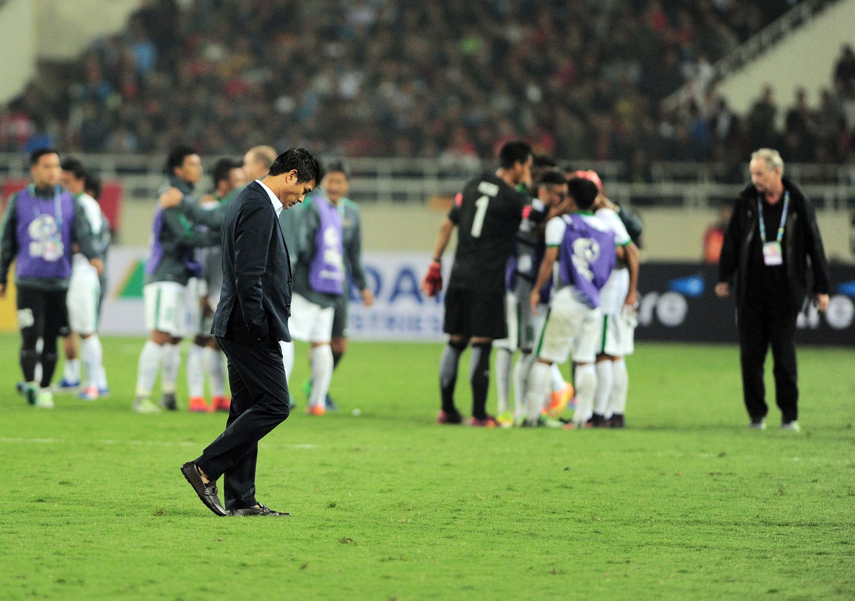 Huu Thang khong bat tay Van Toan anh 12