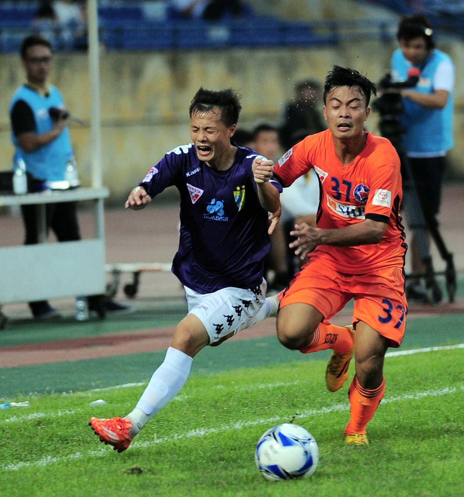 Quả bóng vàng Việt Nam 2016 ảnh 1 Qua bong vang Viet Nam 2016 anh 1