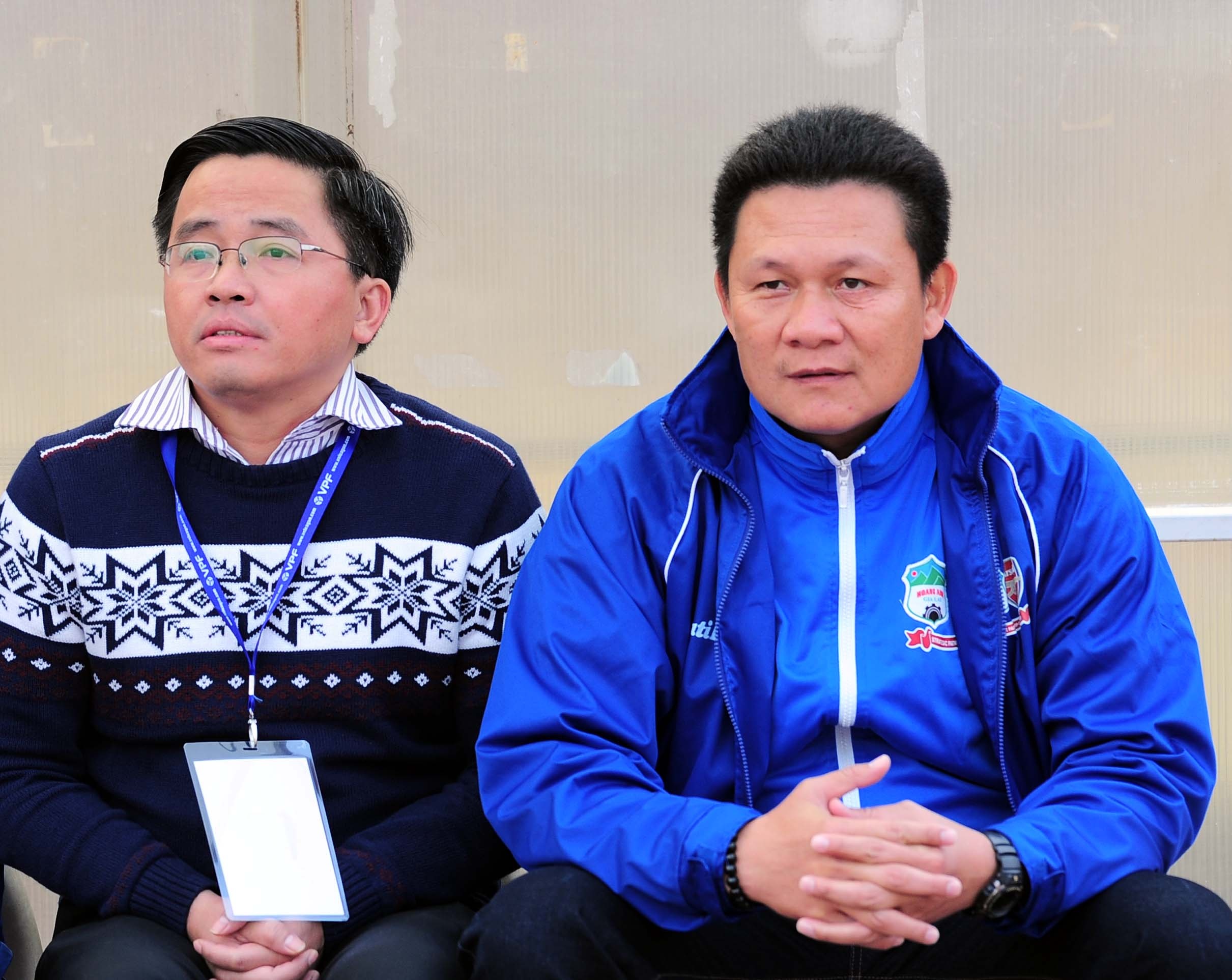 Bau Duc khac bau Hien, HAGL xuong hang cung chap nhan hinh anh