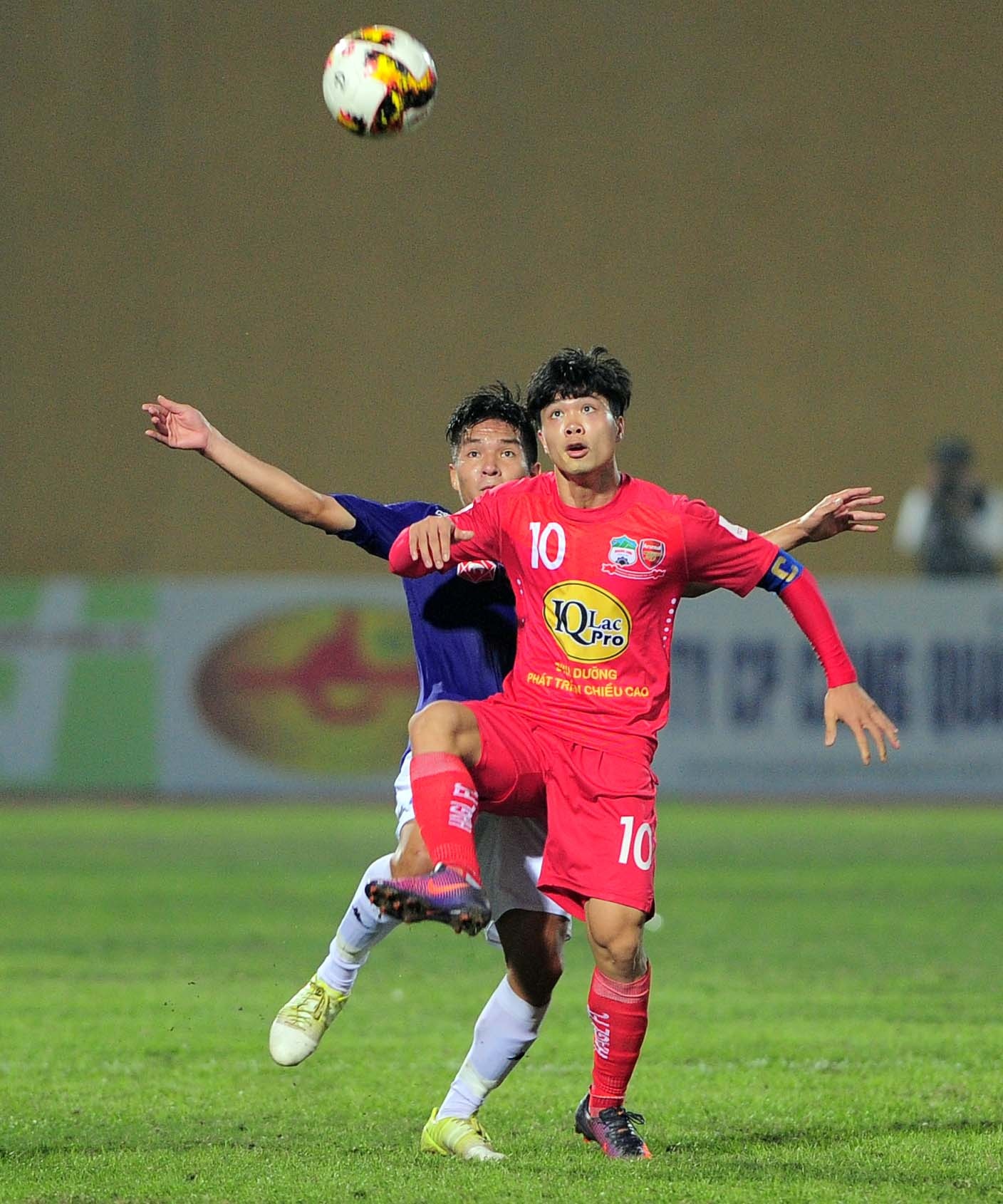 Công Phượng gục xuống sân ảnh 3 Cong Phuong guc xuong san anh 3