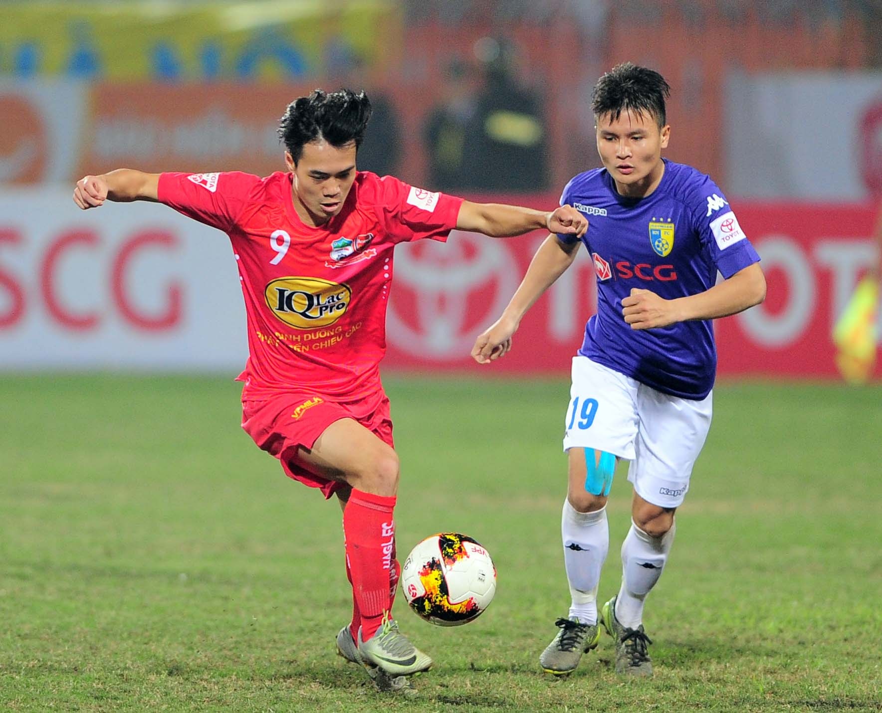 Công Phượng gục xuống sân ảnh 5 Cong Phuong guc xuong san anh 5