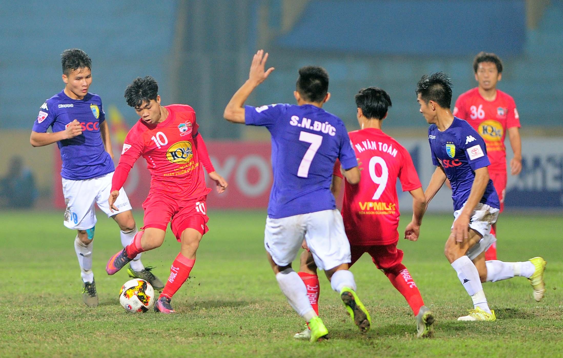 Công Phượng gục xuống sân ảnh 6 Cong Phuong guc xuong san anh 6