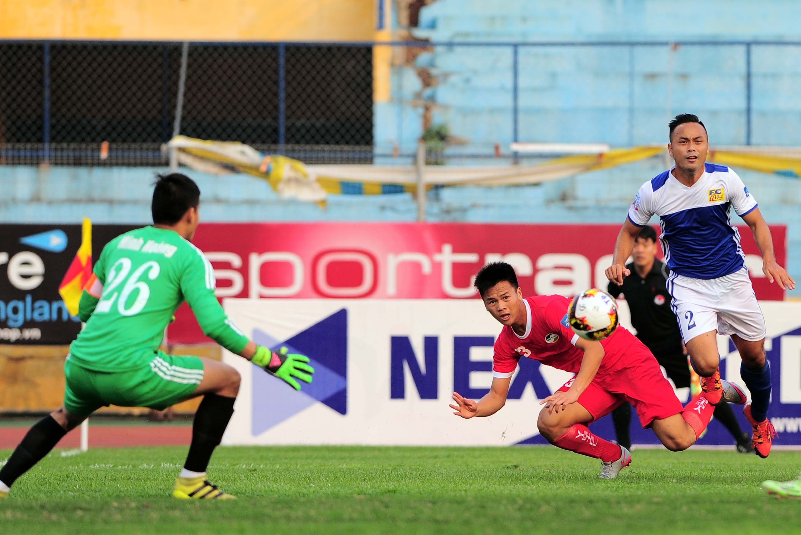 tien dao U19 Viet Nam chan thuong anh 1