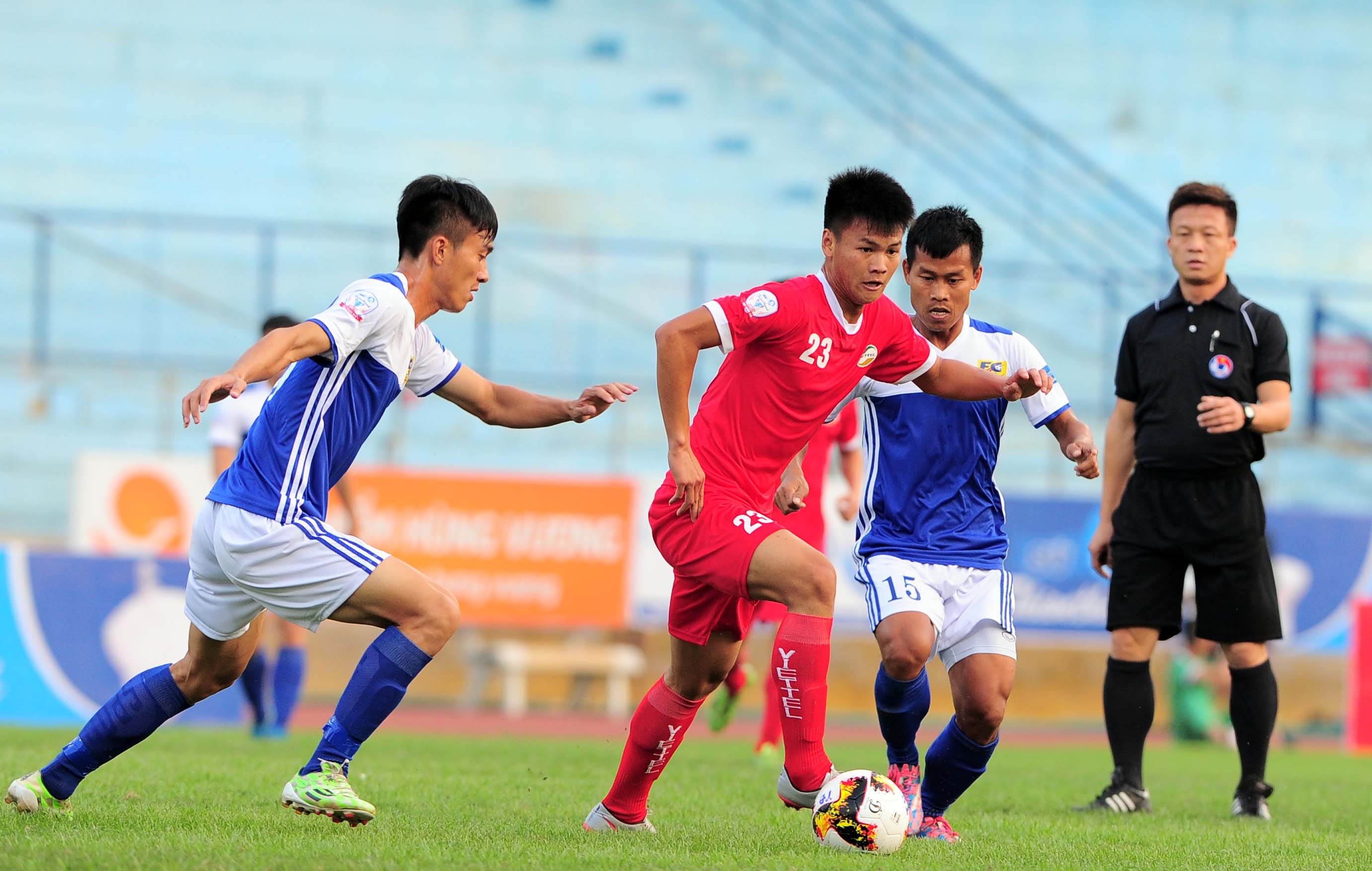 tien dao U19 Viet Nam chan thuong anh 2