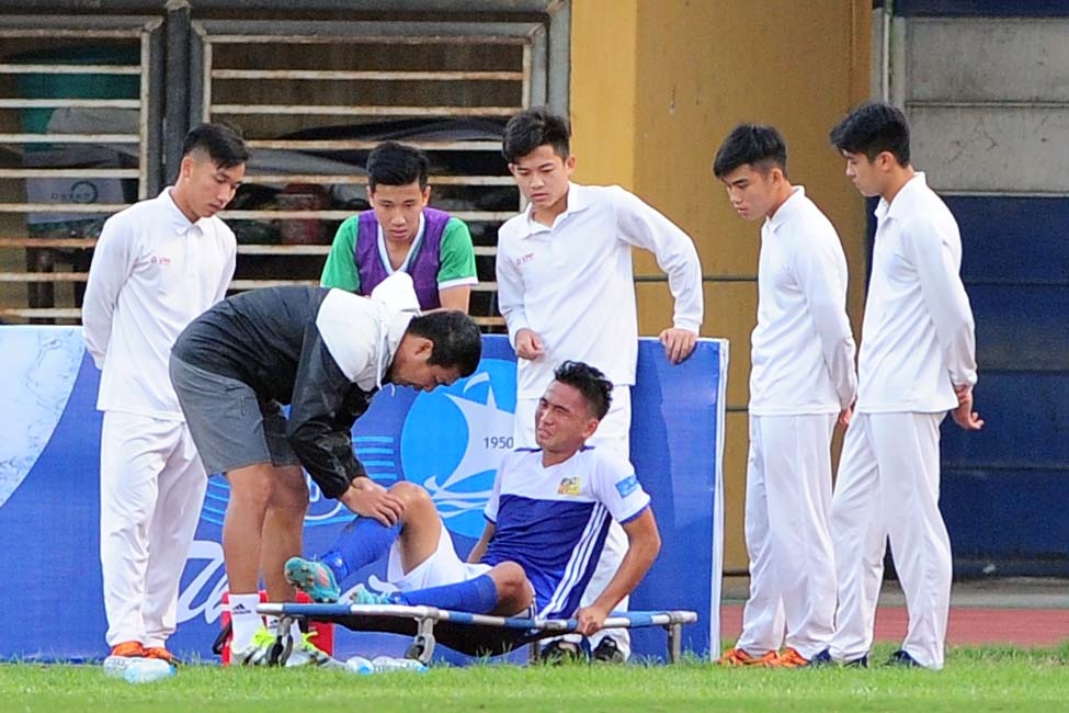 tien dao U19 Viet Nam chan thuong anh 4