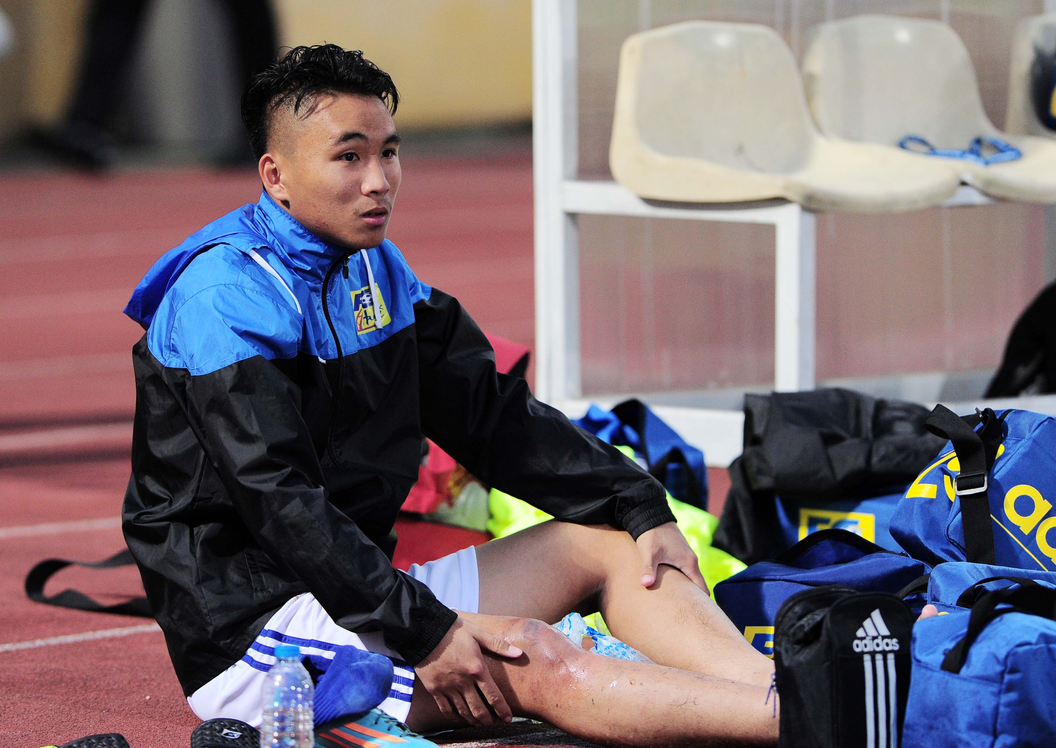 Tuyen thu U20 Viet Nam chan thuong nang o Cup quoc gia hinh anh