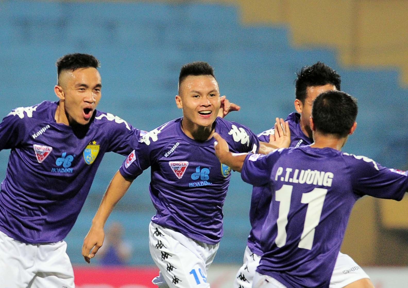 Cho xem 2 sao tre U23 VN do giay tai Hang Day hinh anh