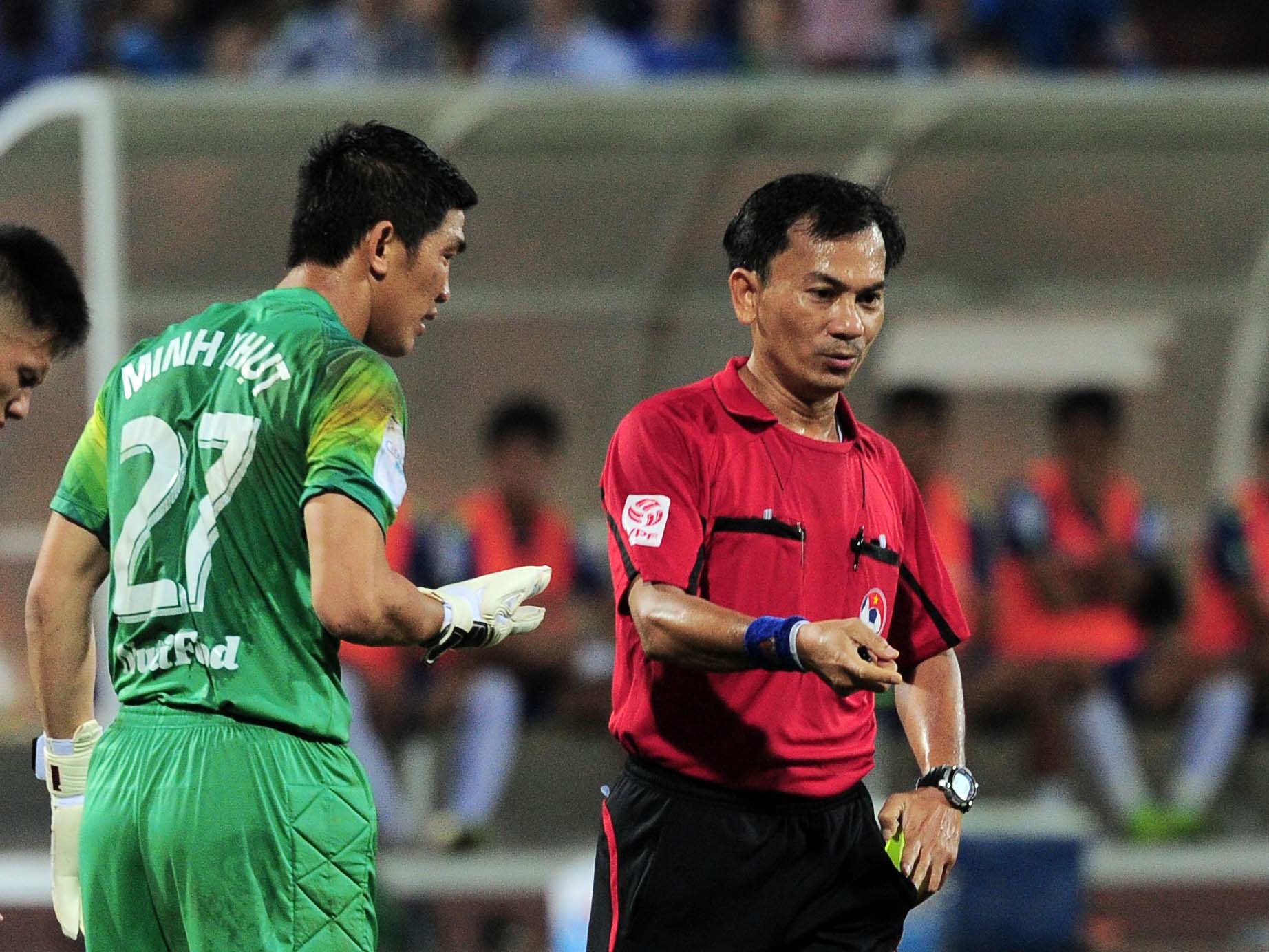 Long An mặc kệ đối thủ ghi bàn ảnh 2 Long An mac ke doi thu ghi ban anh 2