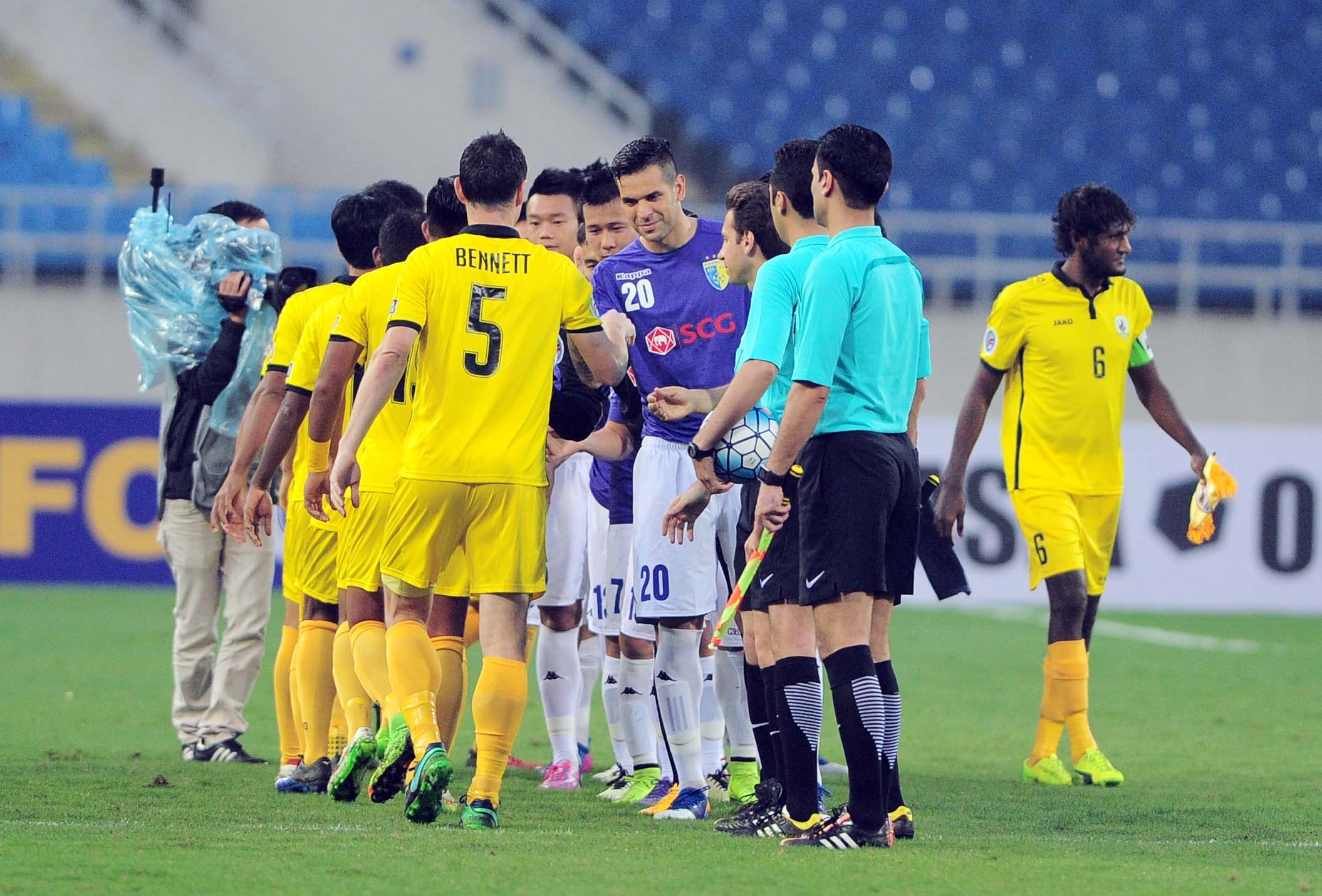 ăn mừng kiểu Đình Luật ảnh 2 an mung kieu Dinh Luat anh 2